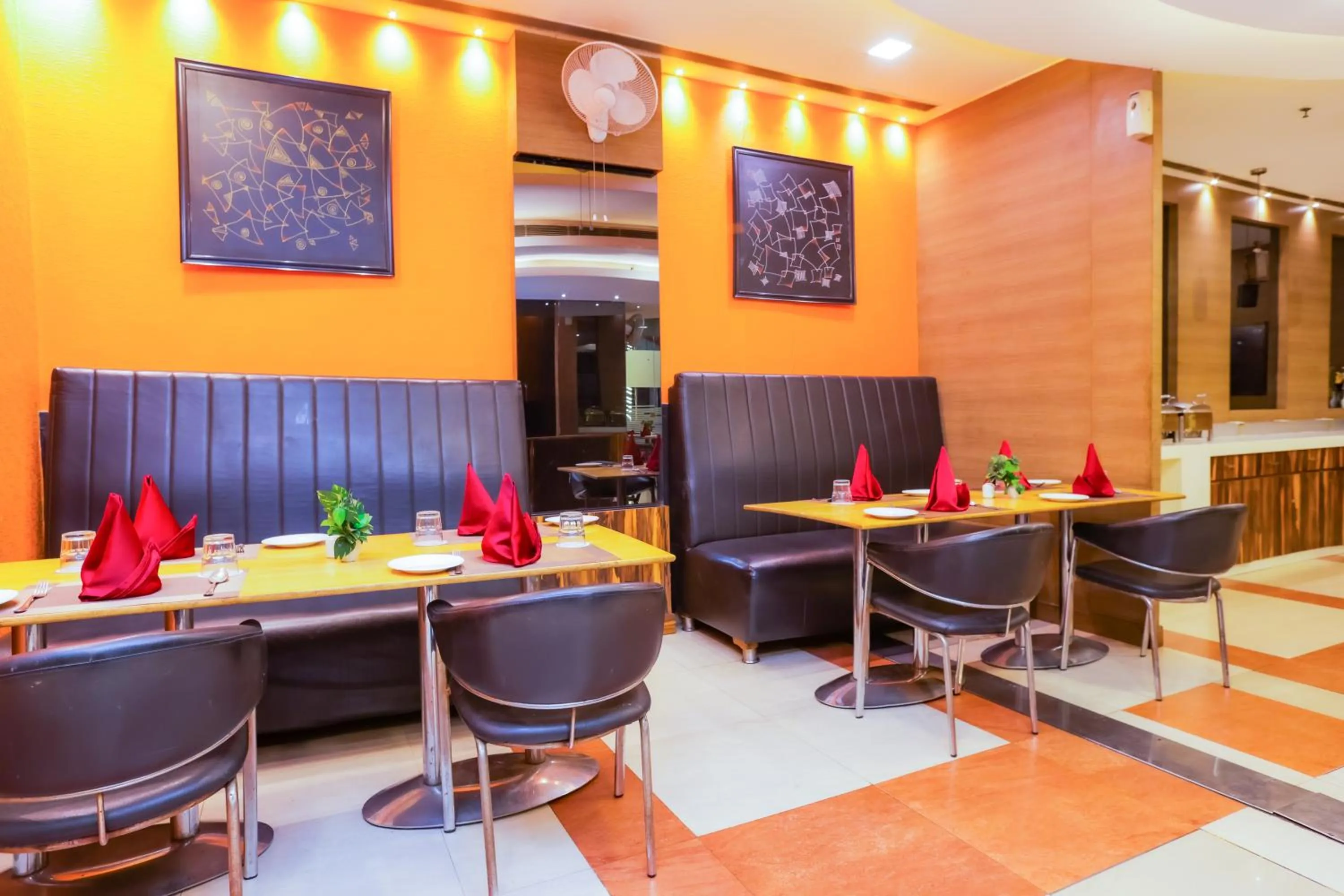 Restaurant/places to eat in Hyphen Premier-Business Hotel