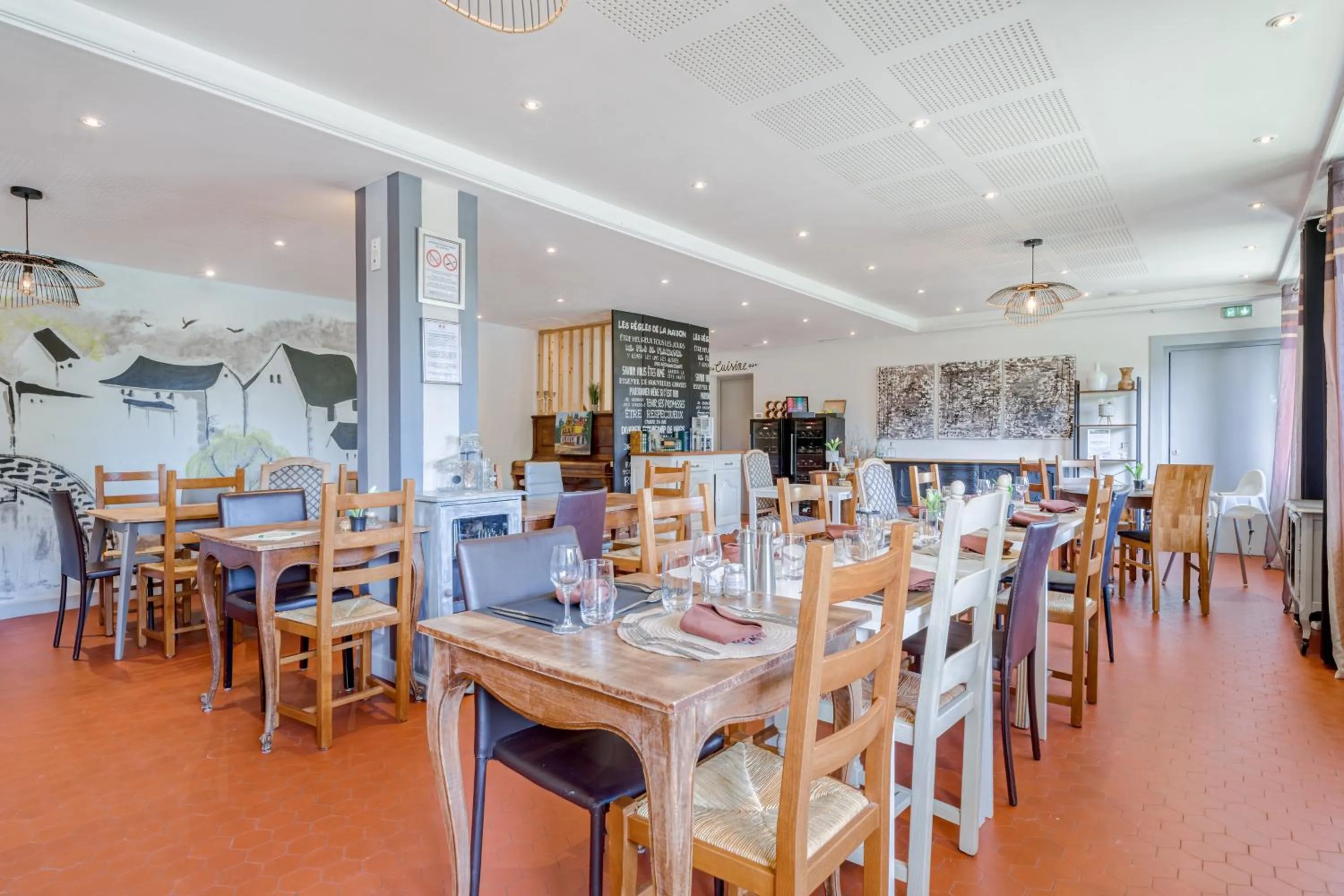 Restaurant/places to eat in Logis Hotel Maison Carrée Restaurant O Carré dArt