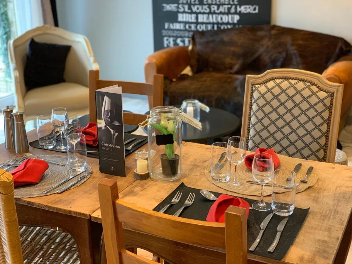 Restaurant/places to eat in Logis Hotel Maison Carrée Restaurant O Carré dArt