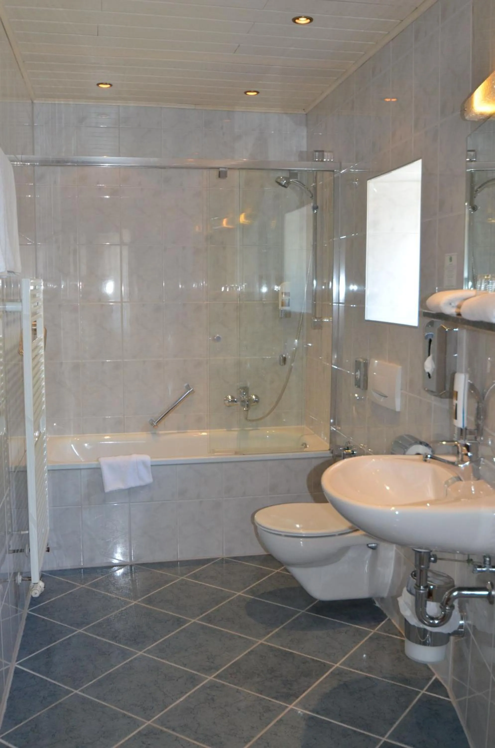 Bathroom in Hotel Zwei Mohren