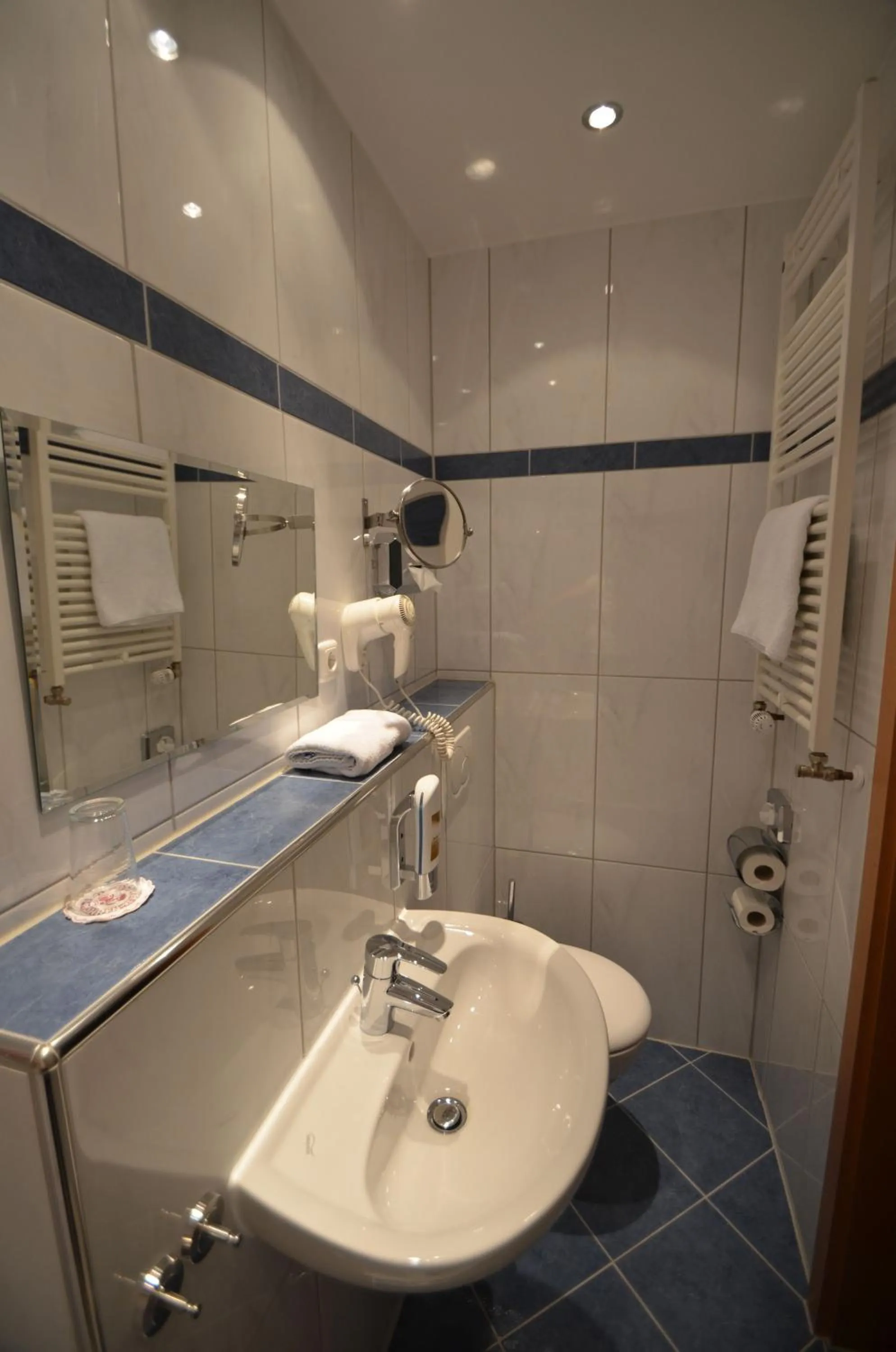 Bathroom in Hotel Zwei Mohren