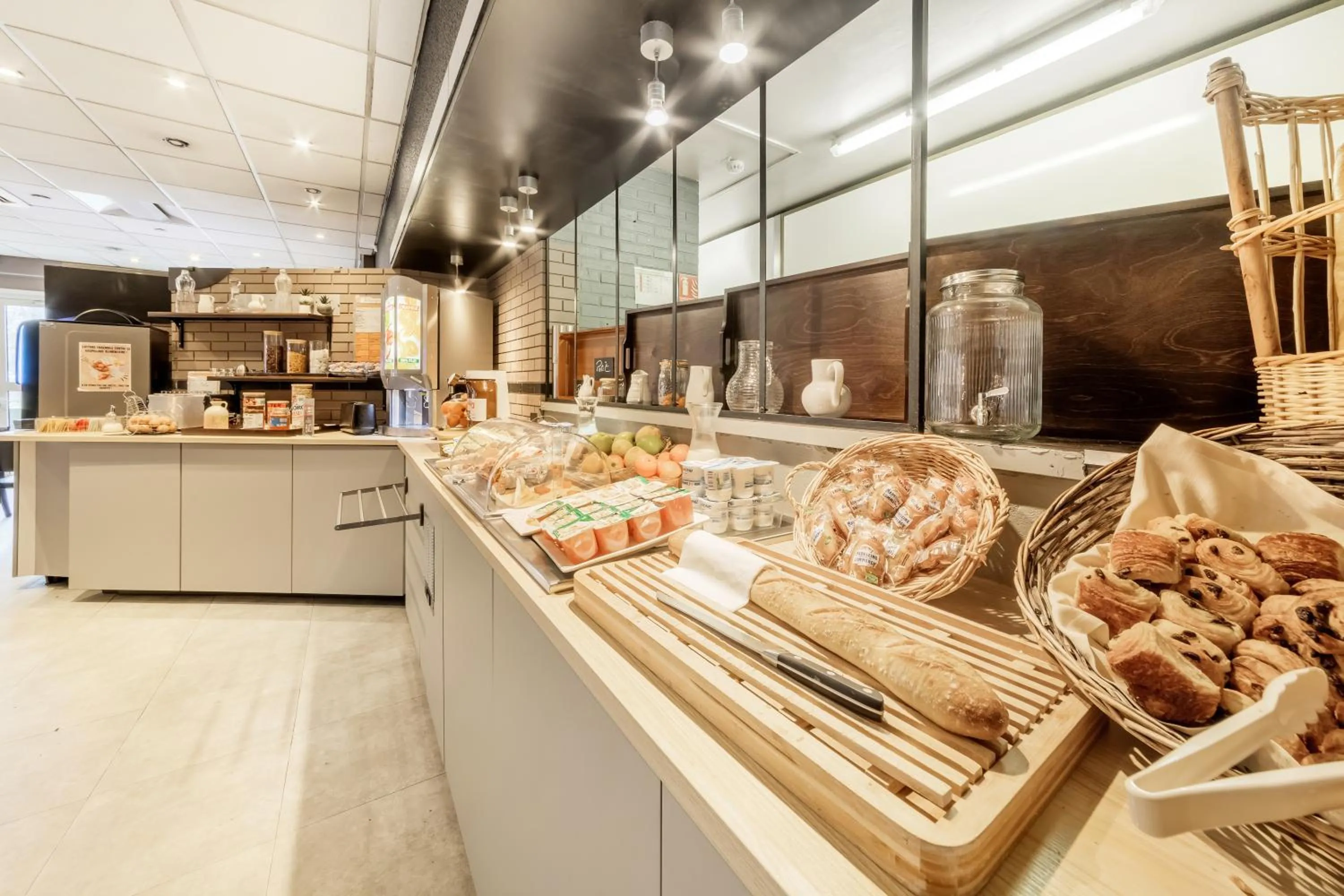 Buffet breakfast in Comfort Hotel Orleans Saran