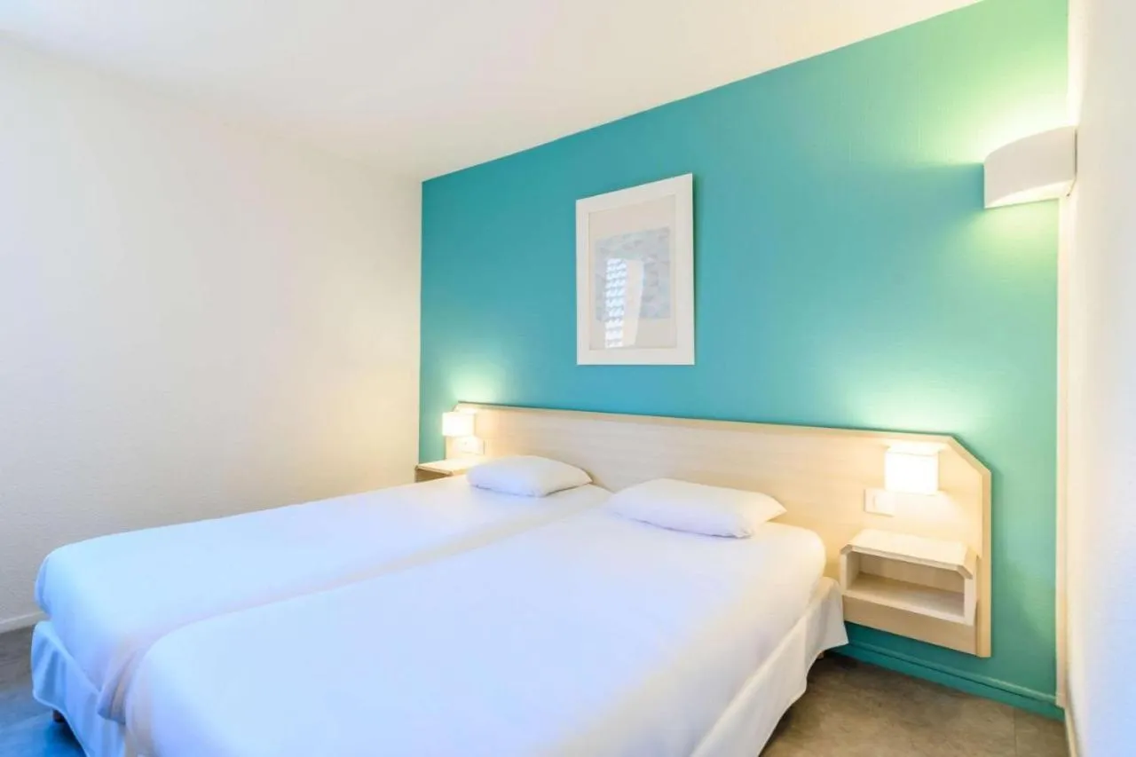 Photo of the whole room, Bed in Comfort Hotel Orleans Saran