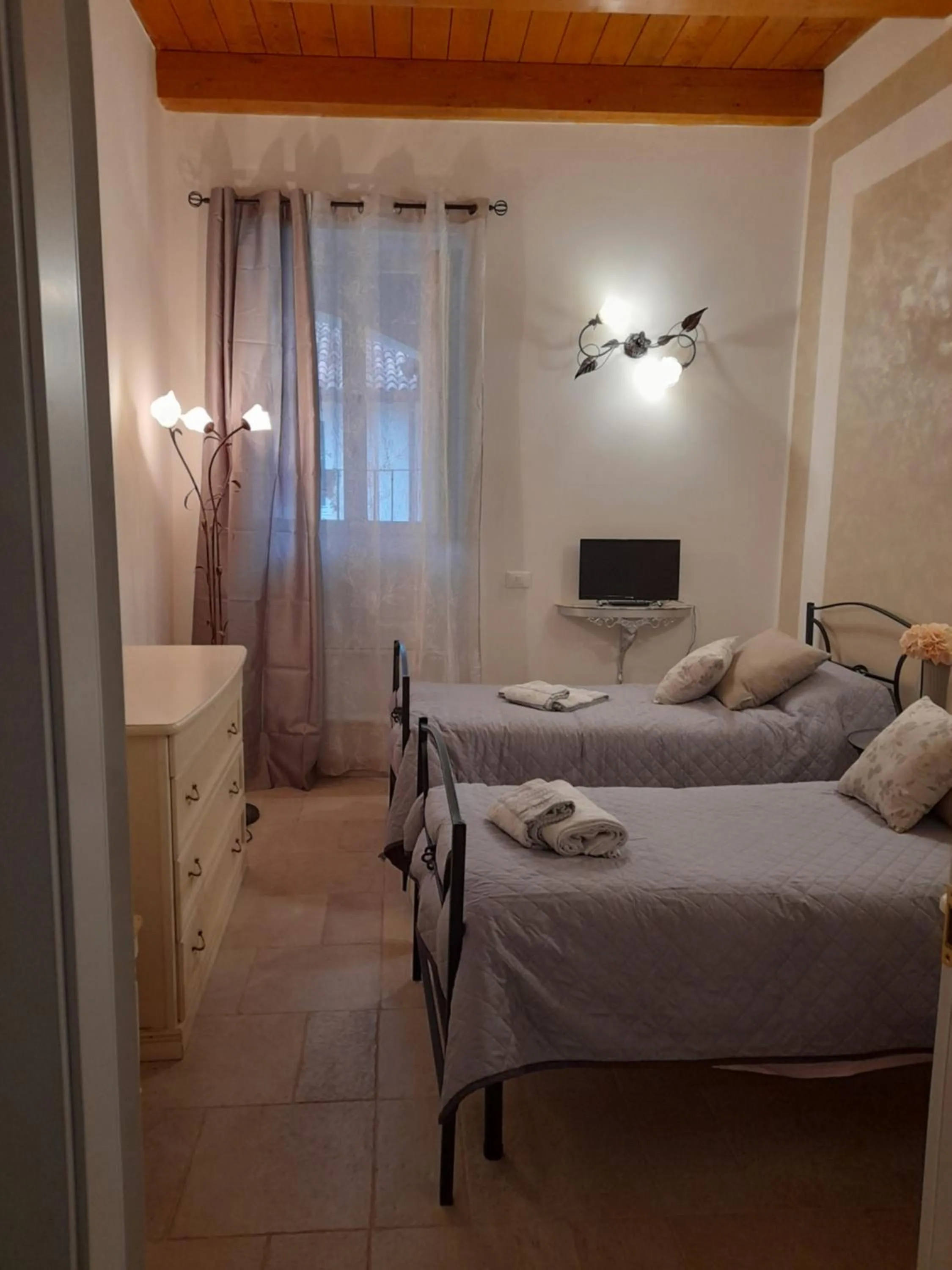 Communal lounge/ TV room in Aquila Antica