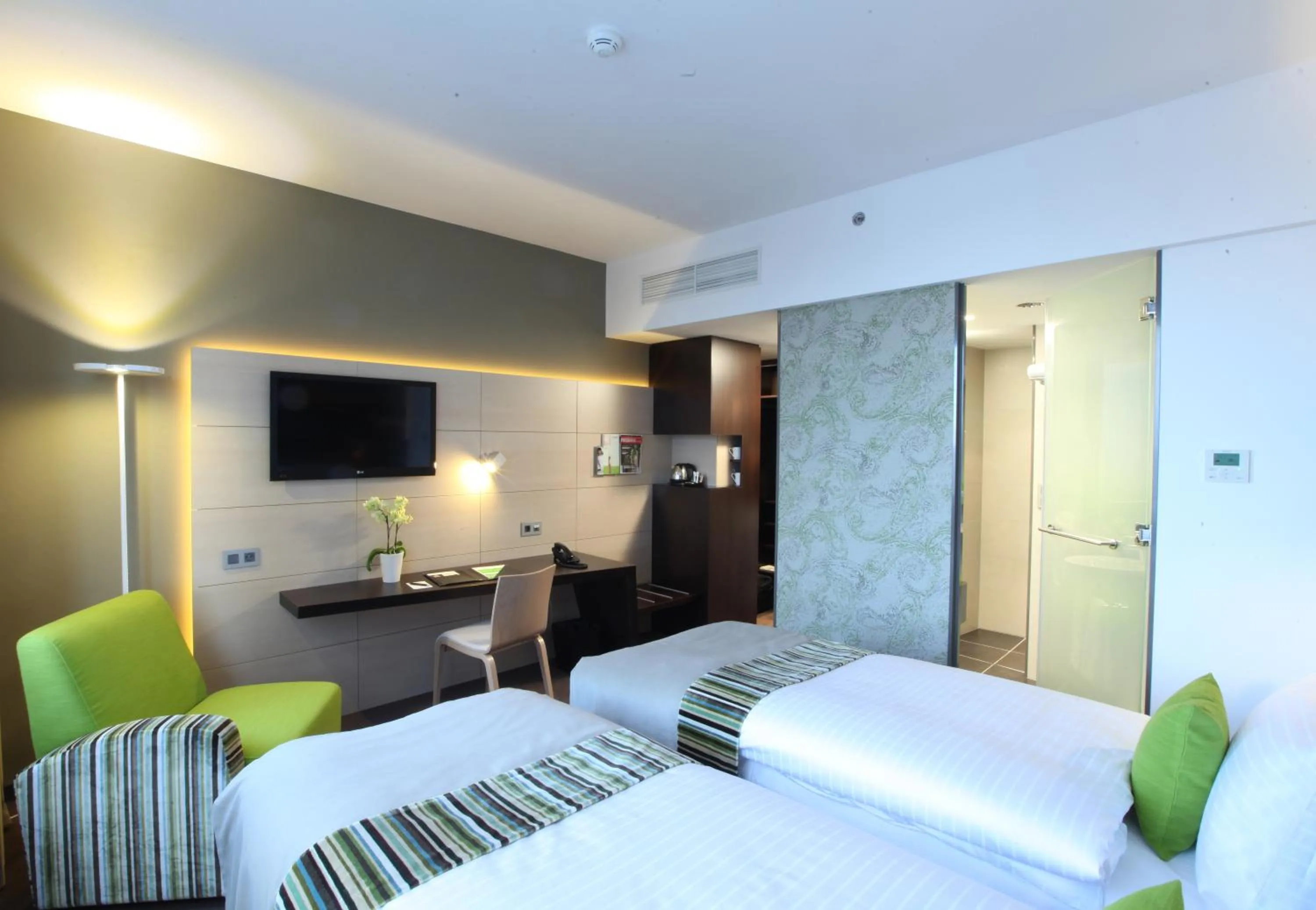 Photo of the whole room, Bed in Lindner Hotel Bratislava, part of JdV by Hyatt