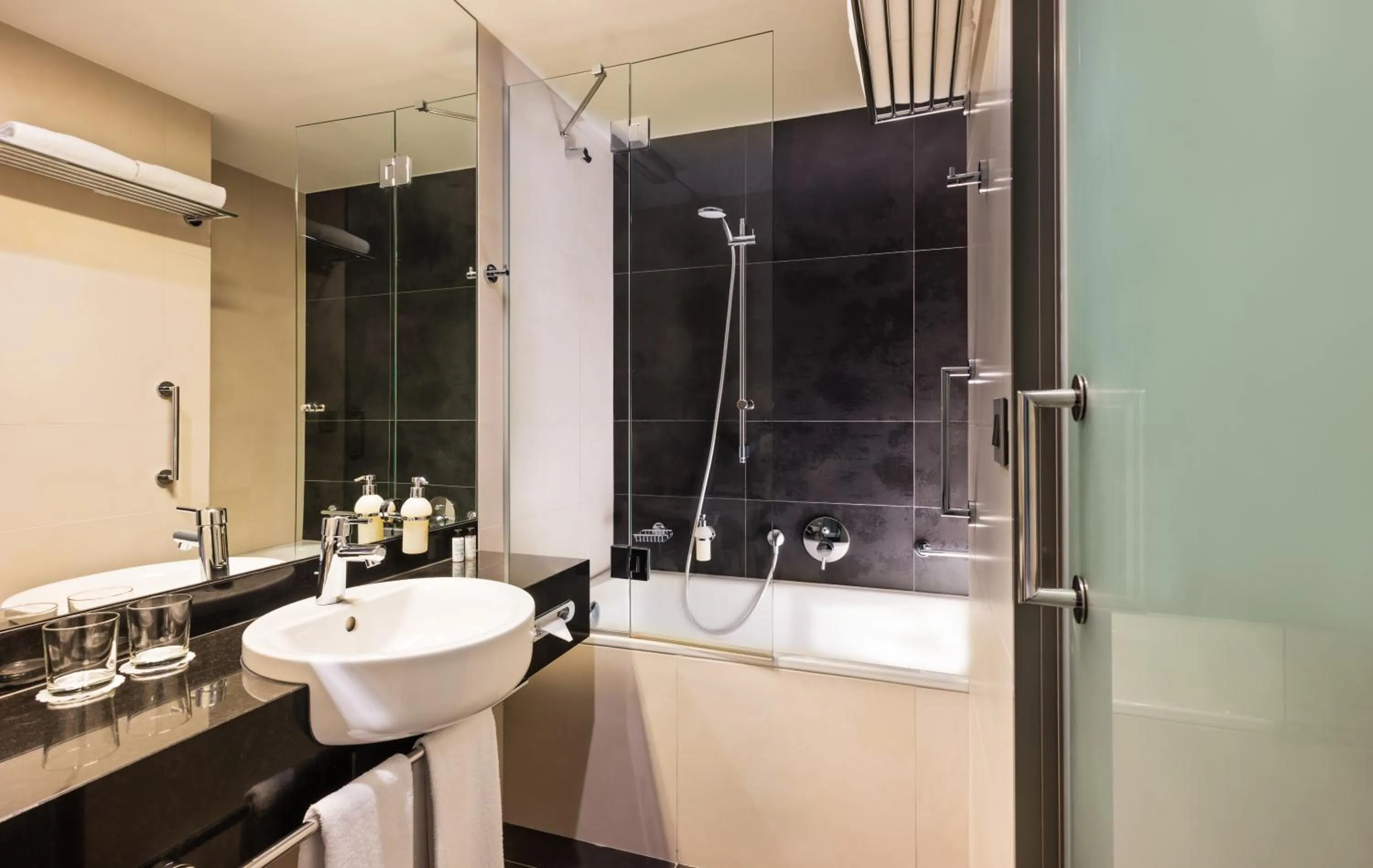 Shower in Lindner Hotel Bratislava, part of JdV by Hyatt