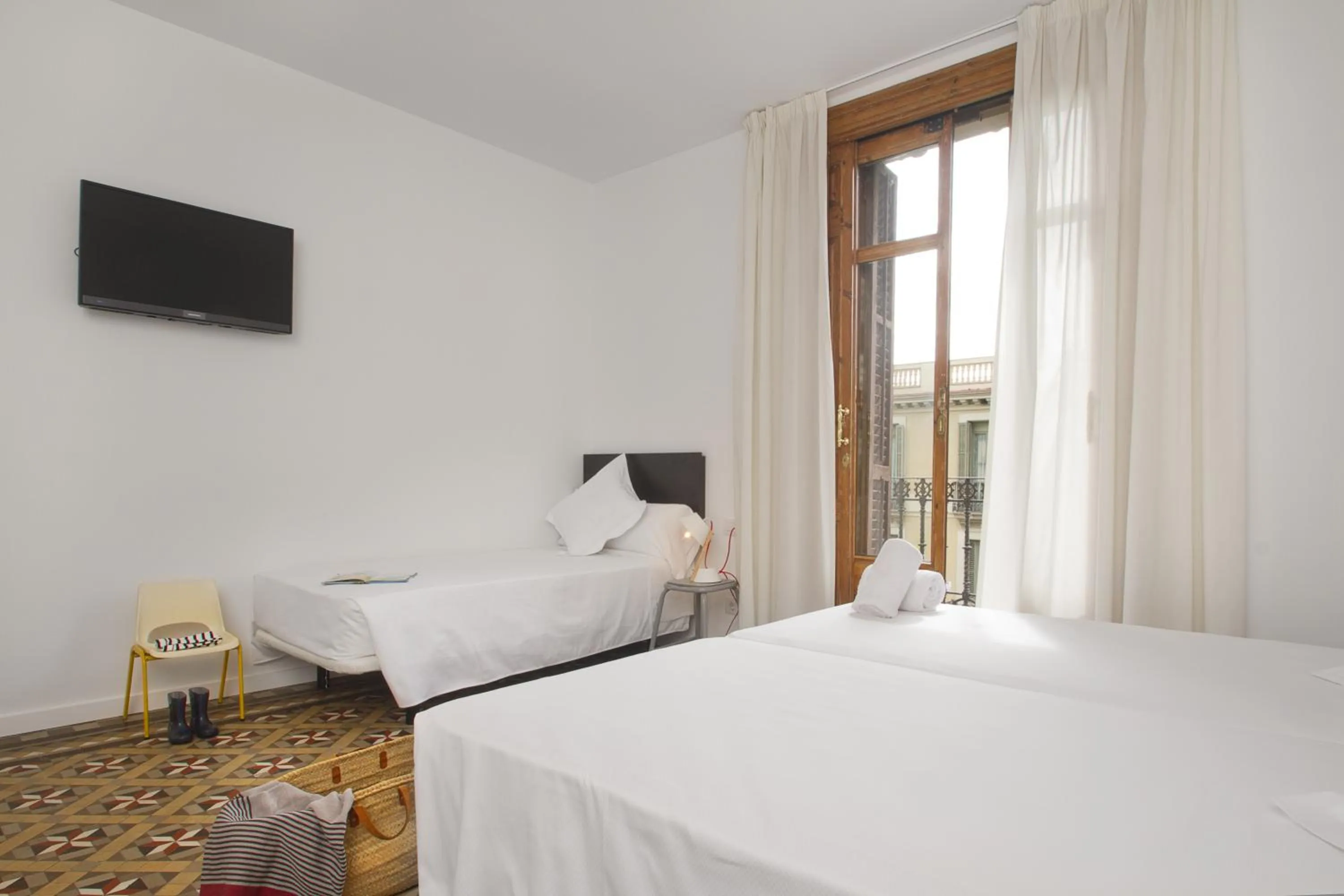 Photo of the whole room, Bed in Som Nit Triomf