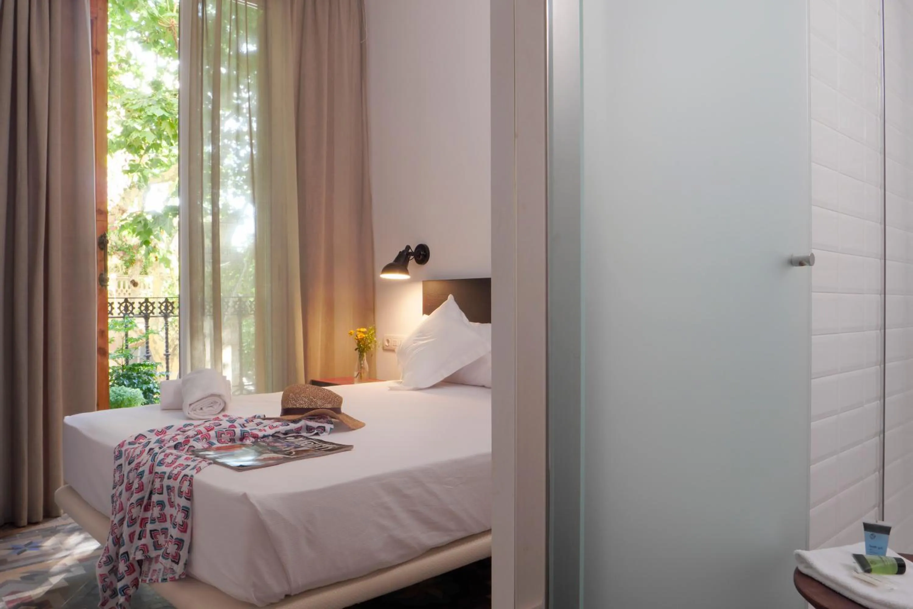 Bathroom, Bed in Som Nit Triomf