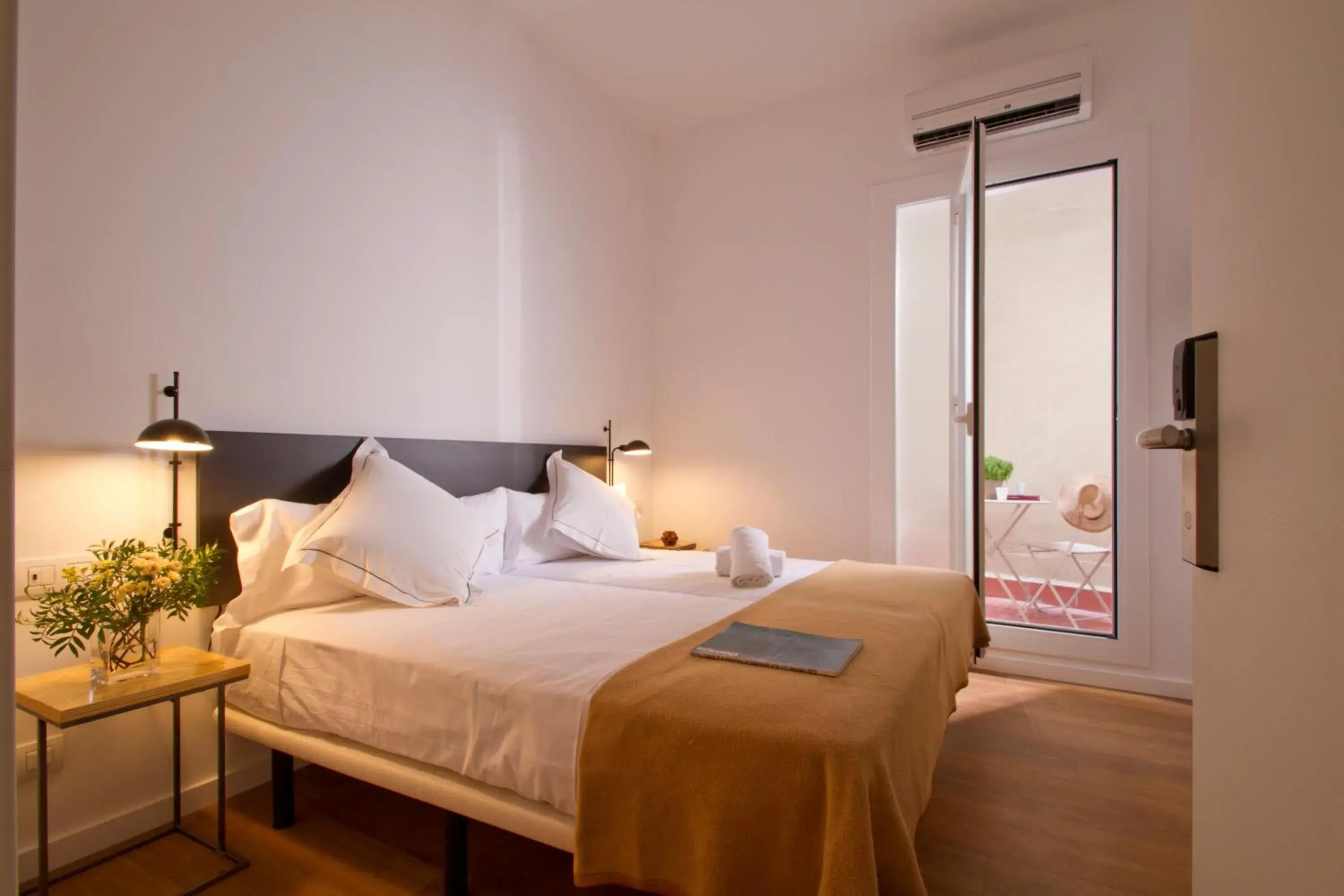 Twin Room with Terrace in Som Nit Triomf Twin Room with Terrace in Som Nit Triomf