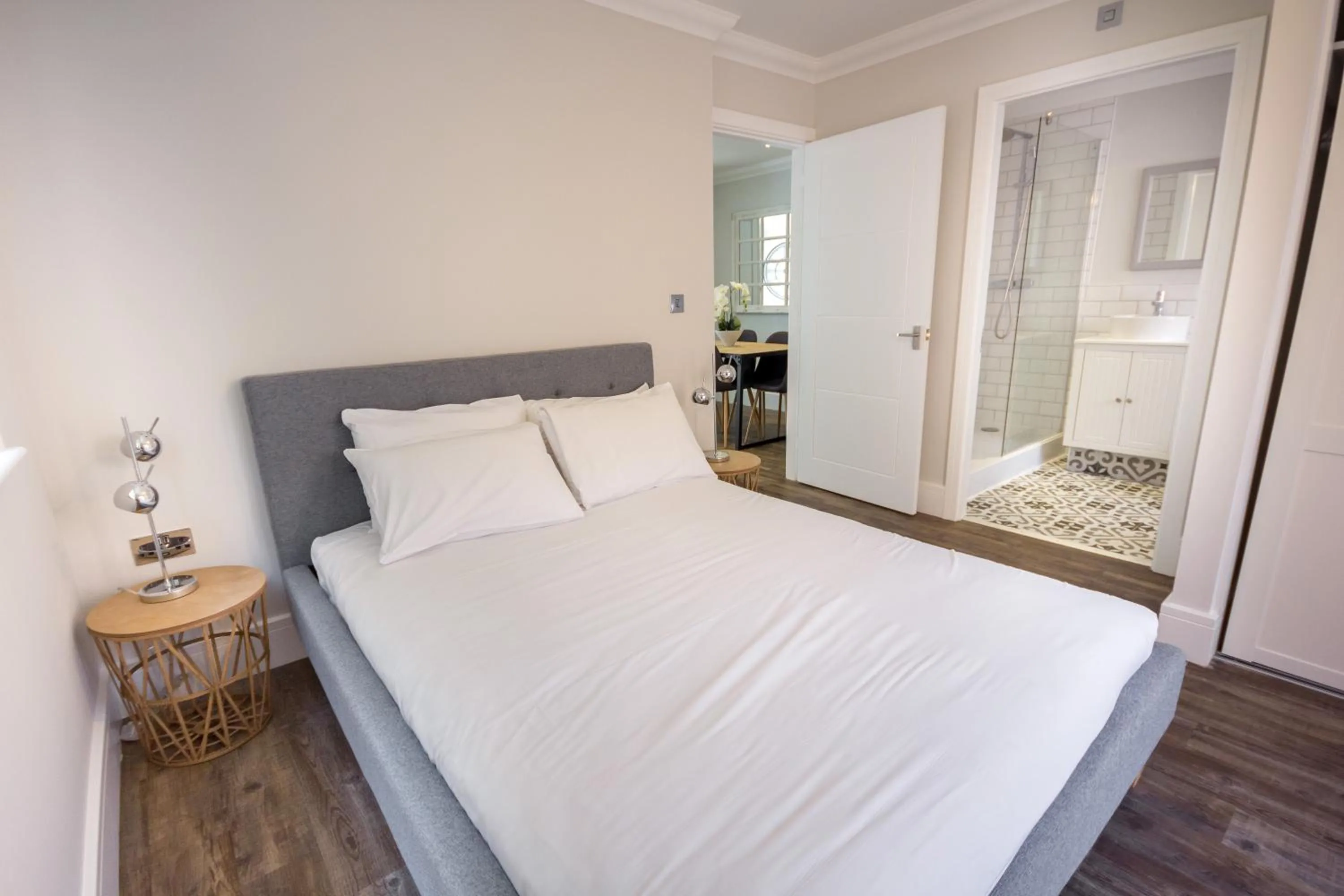 Shower, Bed in The Lakes Rookley Holiday Park