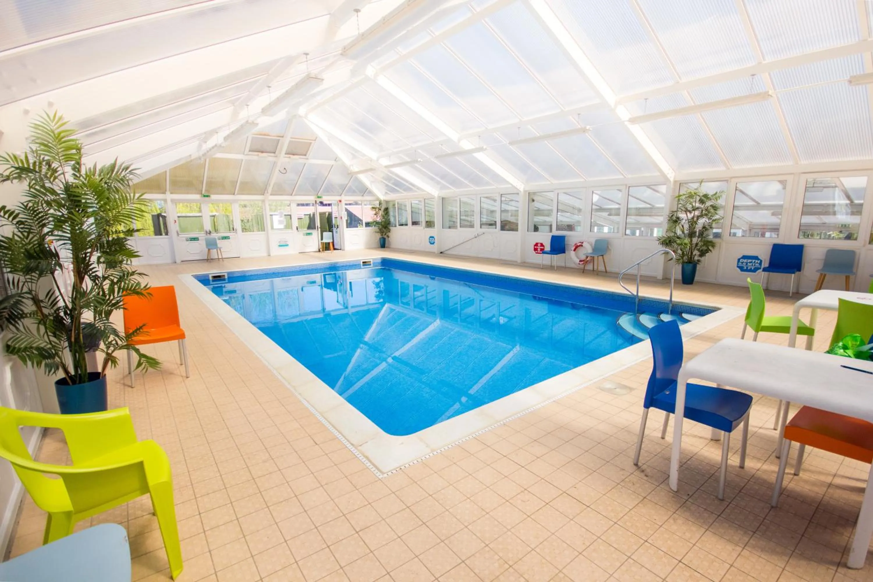 Swimming pool in The Lakes Rookley Holiday Park