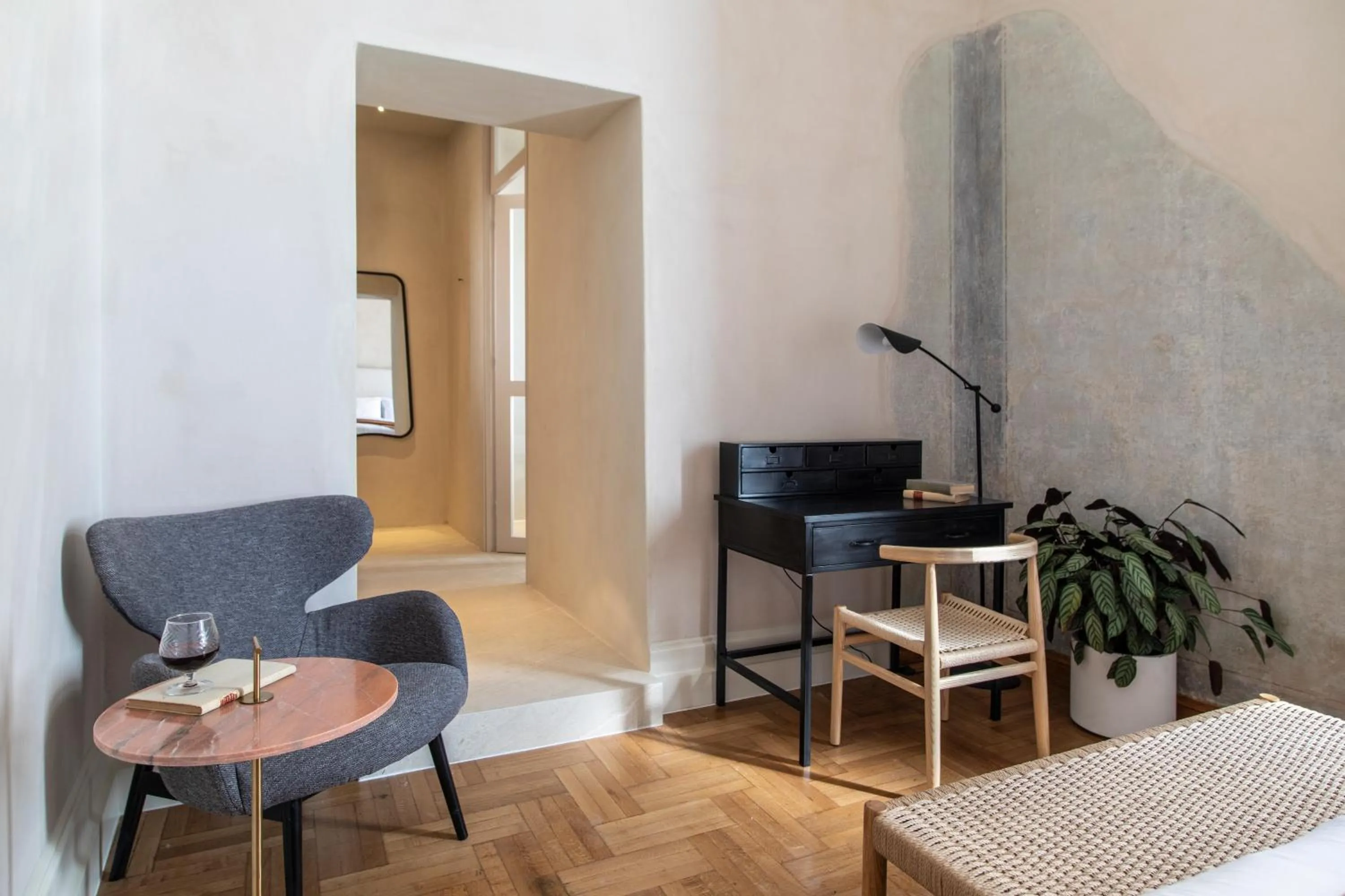 Photo of the whole room, Bed in Monsieur Didot