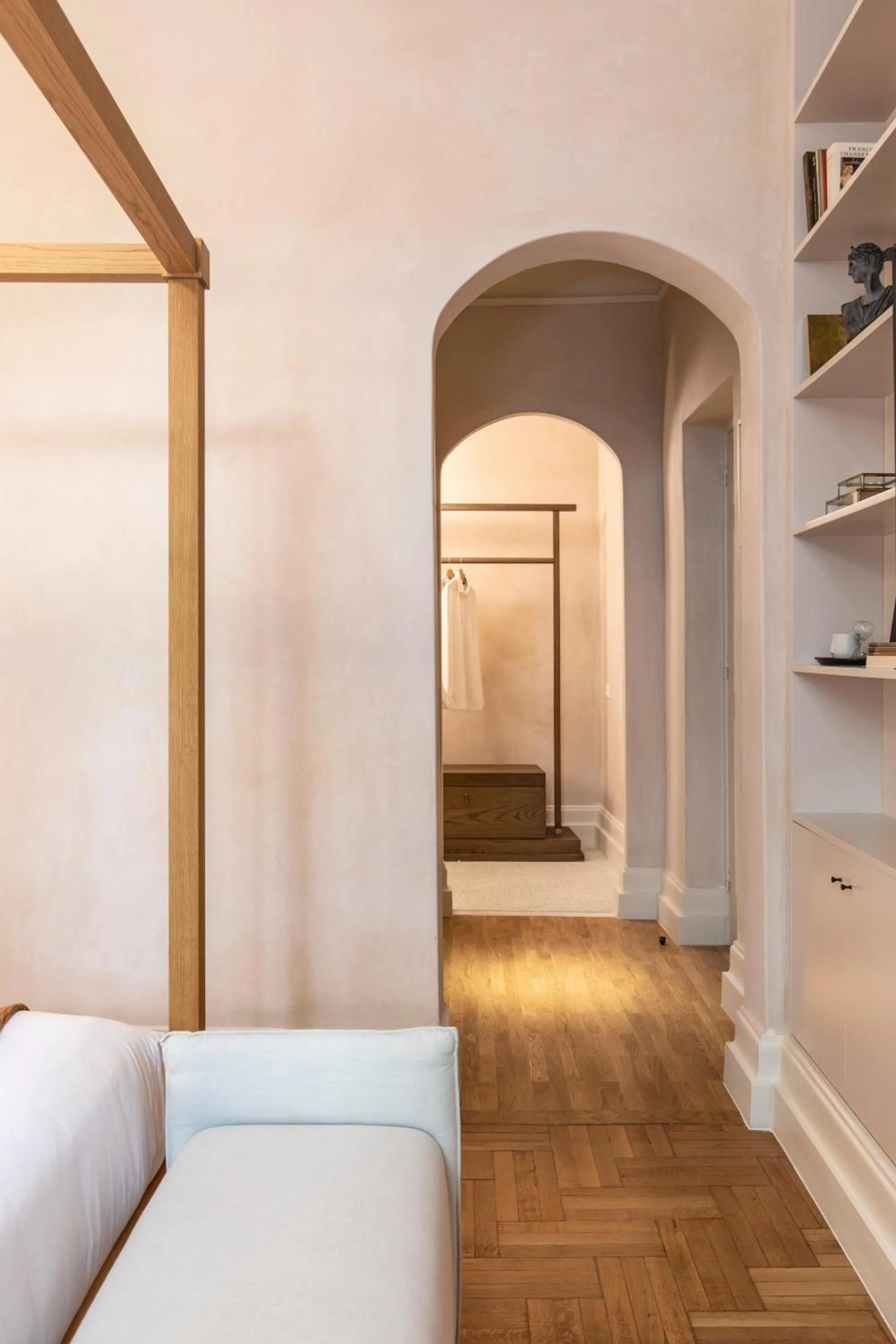 Photo of the whole room in Monsieur Didot