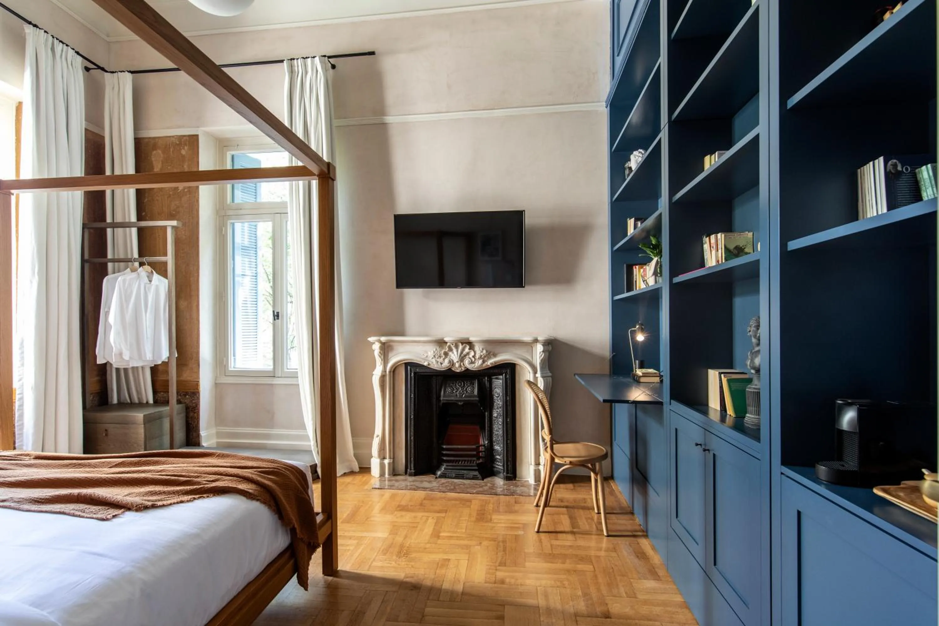 Bedroom, Bed in Monsieur Didot