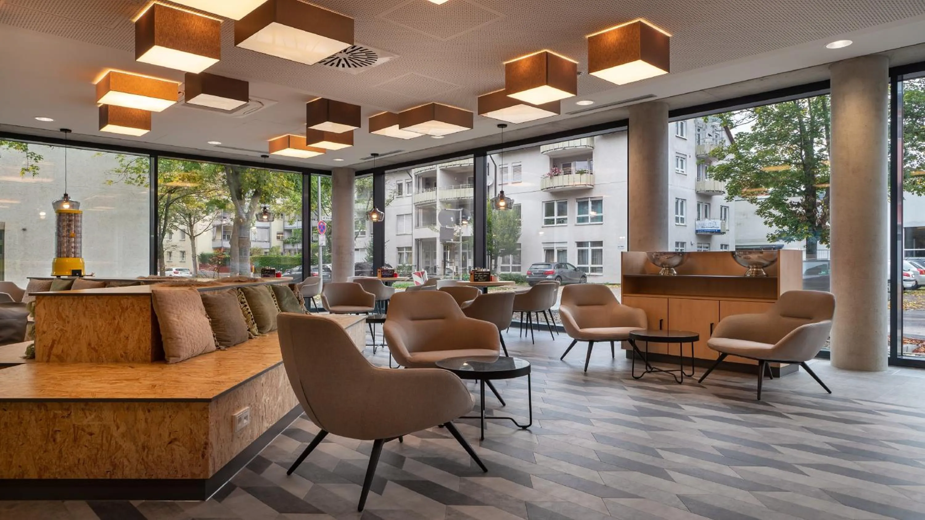 Lounge or bar in Holiday Inn - the niu, Timber Esslingen by IHG