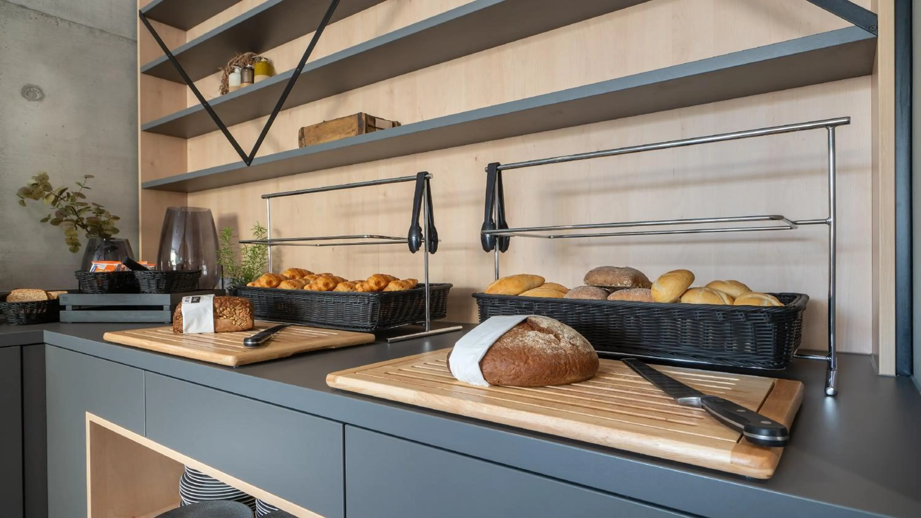 Restaurant/places to eat in Holiday Inn - the niu, Timber Esslingen by IHG