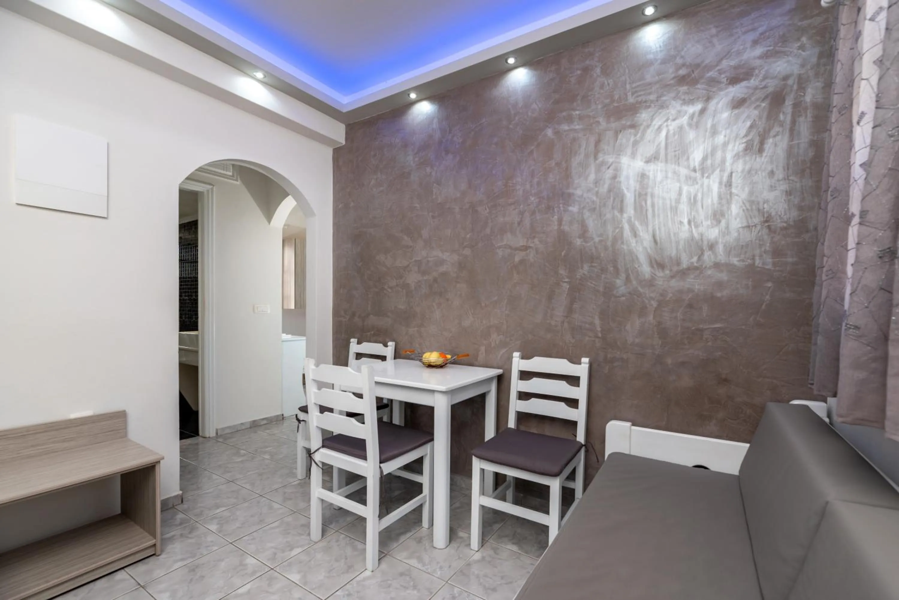 Photo of the whole room in Villa Anemomilos Perissa