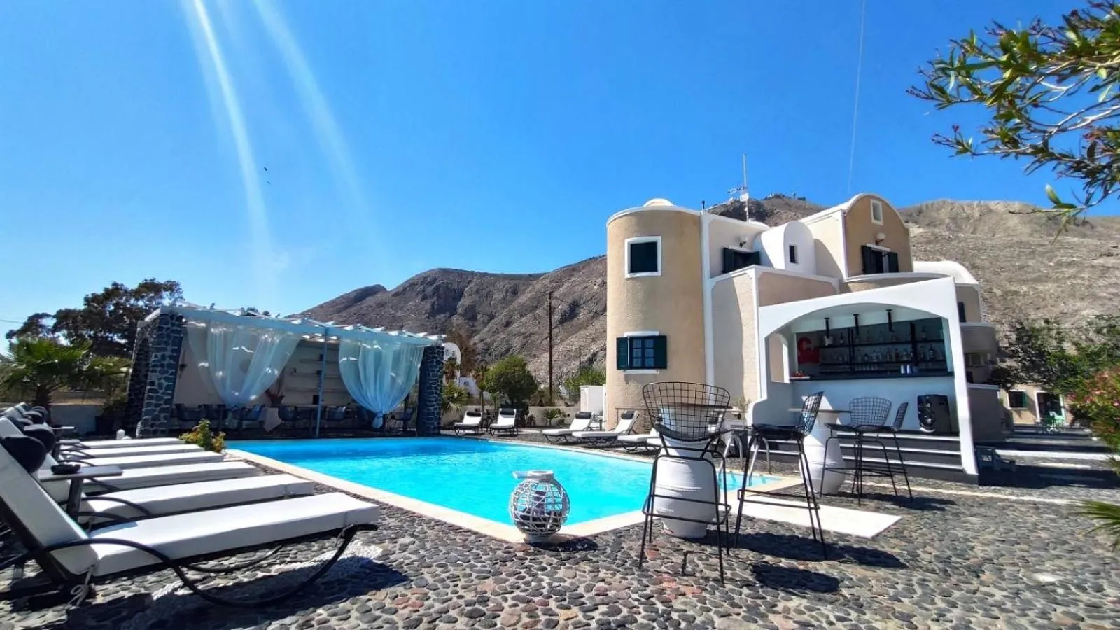 Property building in Villa Anemomilos Perissa