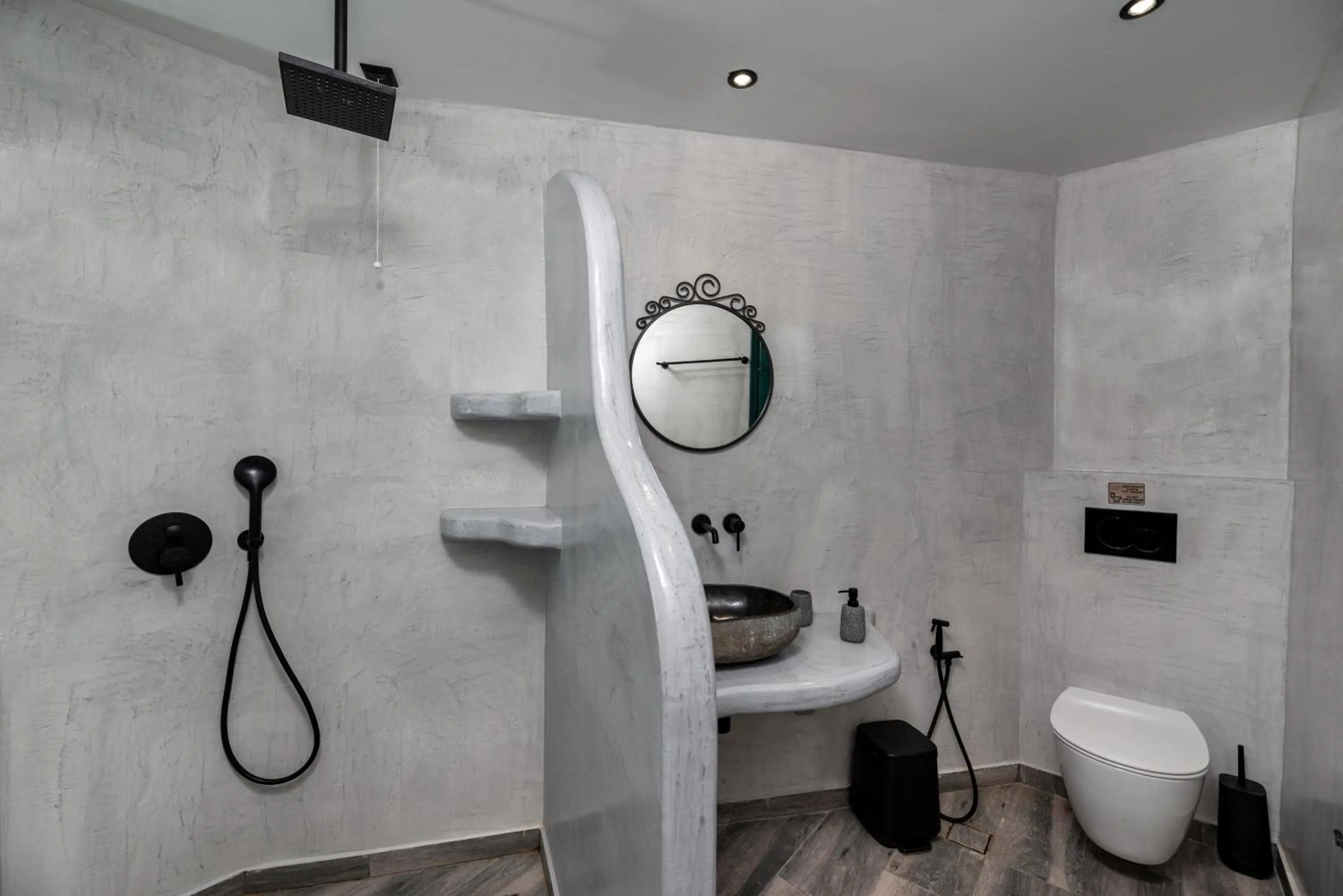 Shower in Villa Anemomilos Perissa