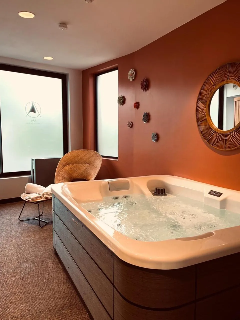 Hot Tub in Best Western L'Aquarium Arras Nord