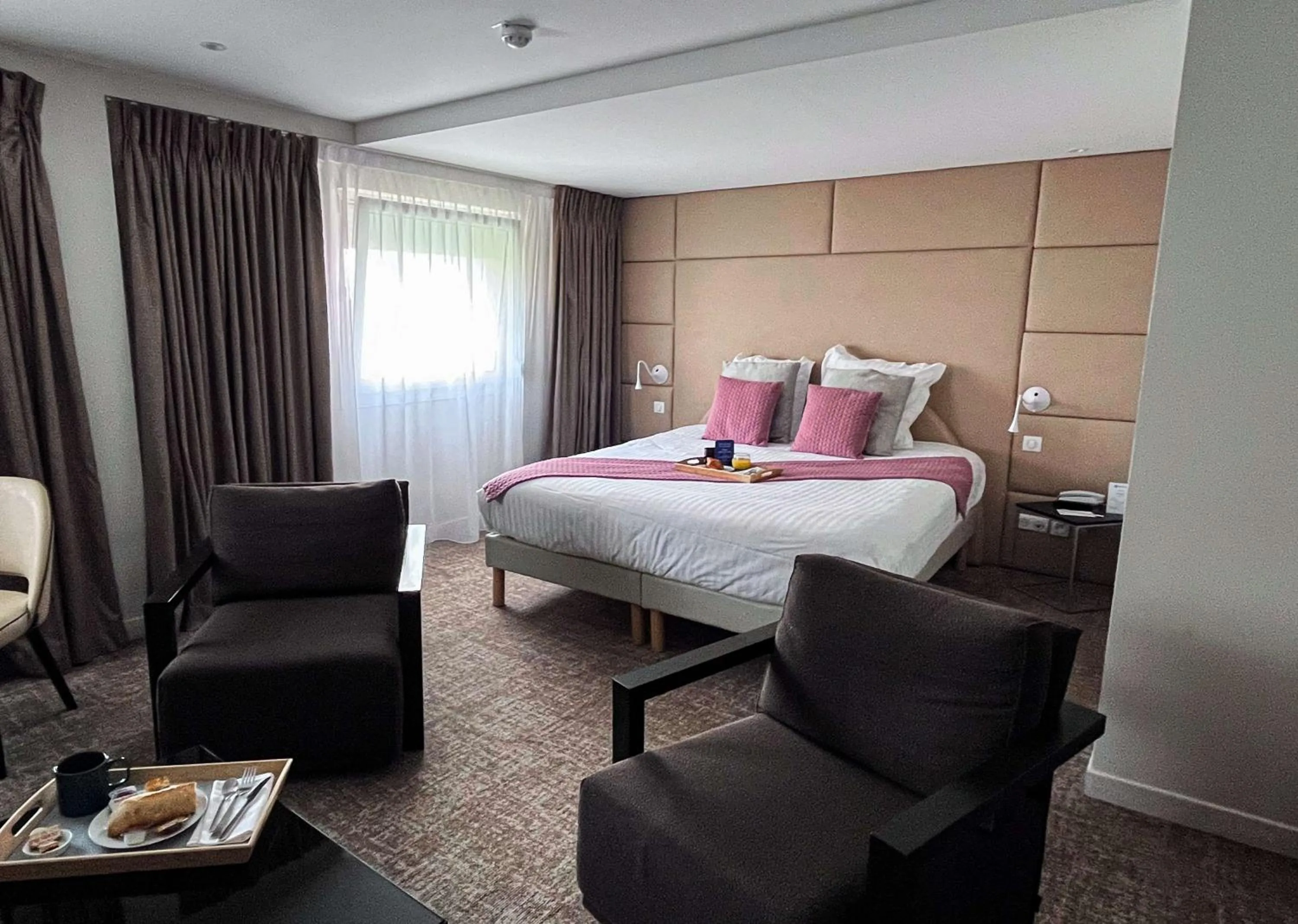 Bedroom, Bed in Best Western L'Aquarium Arras Nord