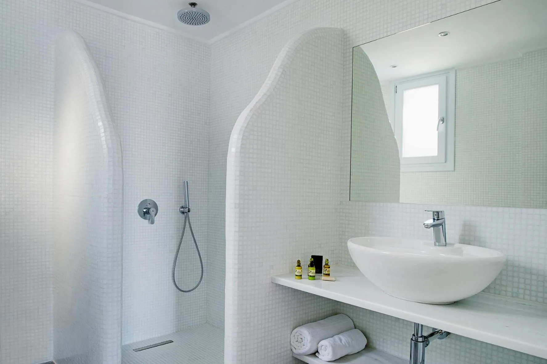 Shower in Acroterra Rosa Luxury Suites & Spa