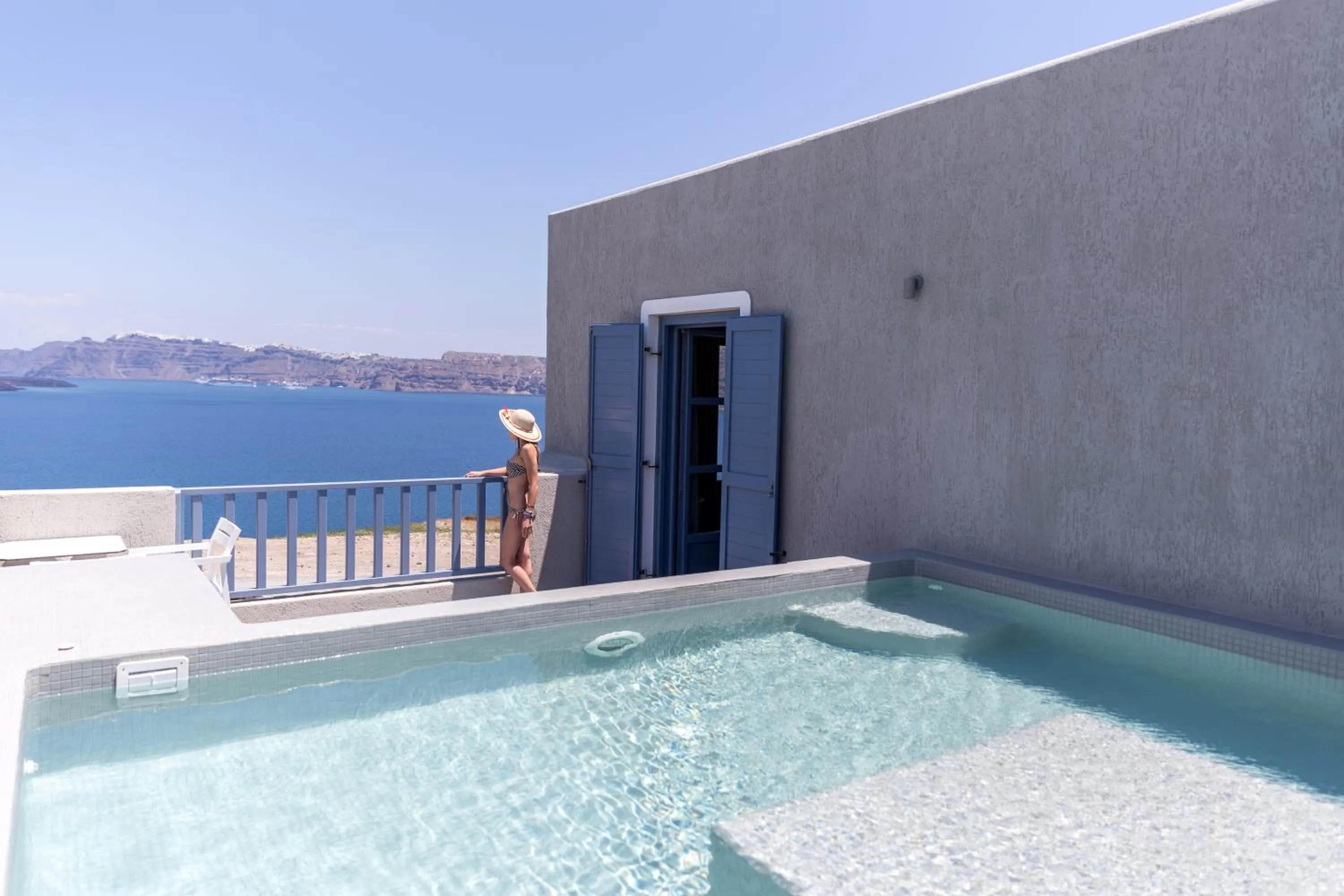 Swimming pool in Acroterra Rosa Luxury Suites & Spa