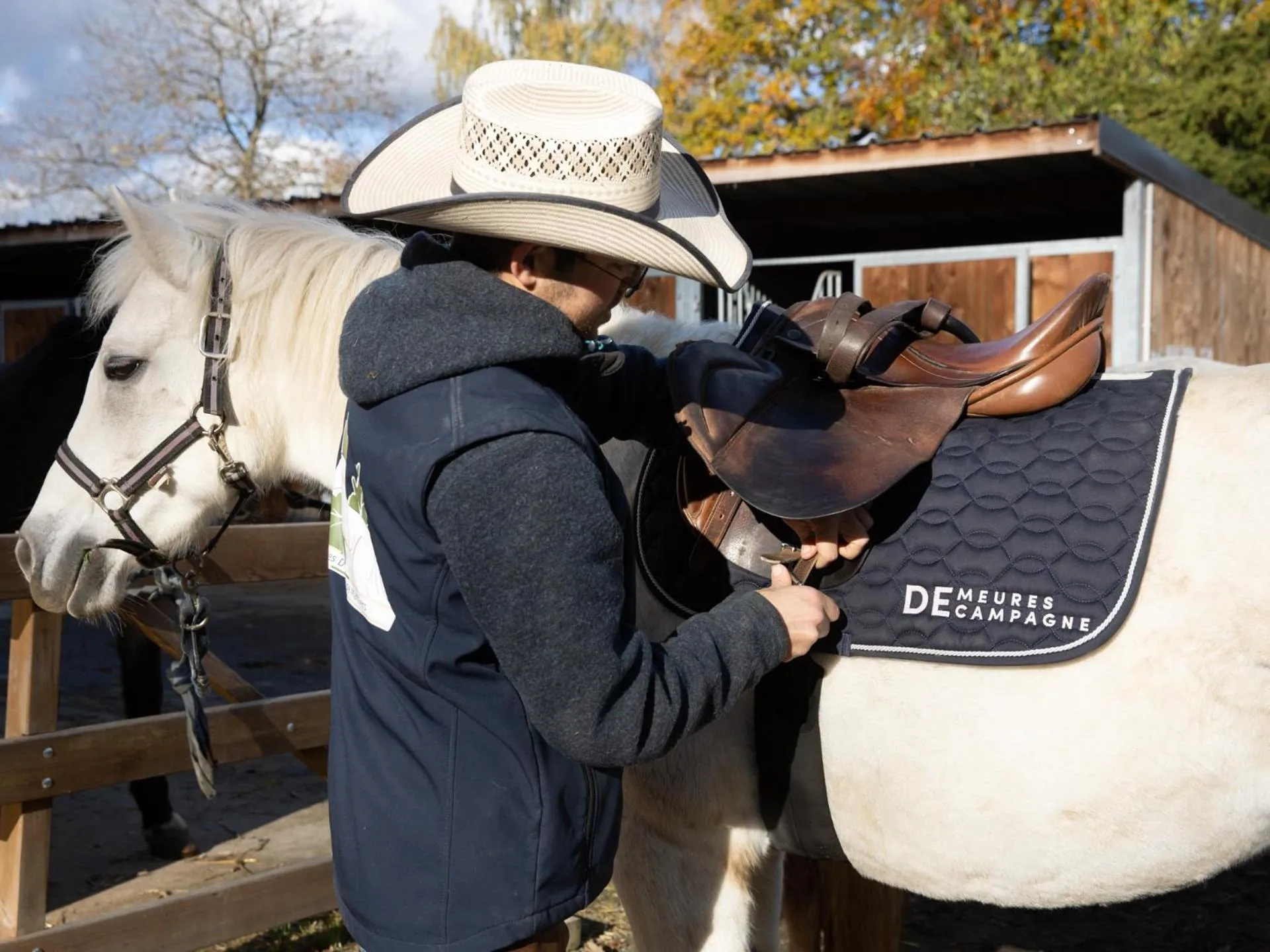 Horse-riding in Demeures de Campagne Domaine de Maffliers