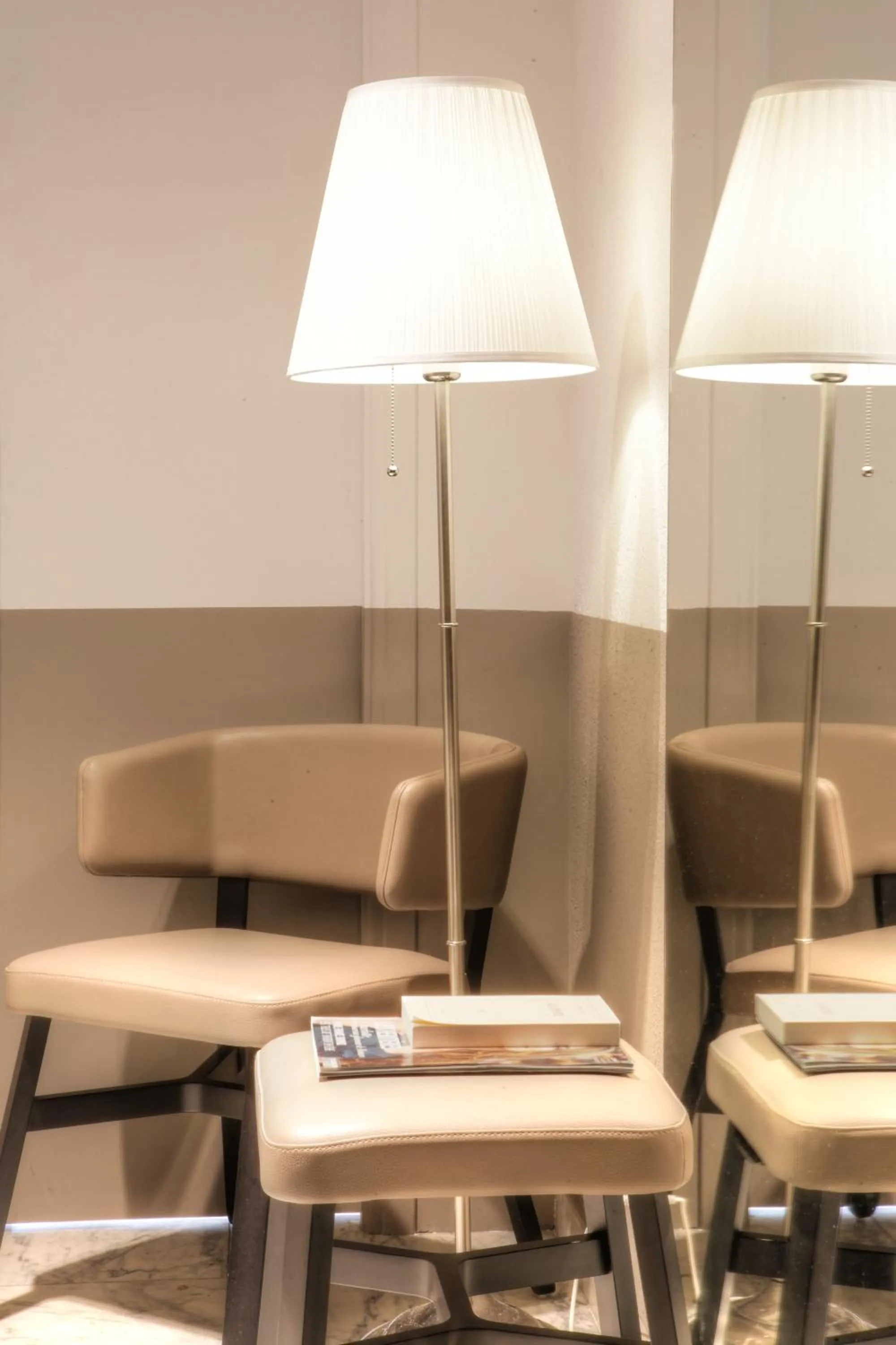 Lobby or reception in Contact Hôtel Alizé Montmartre