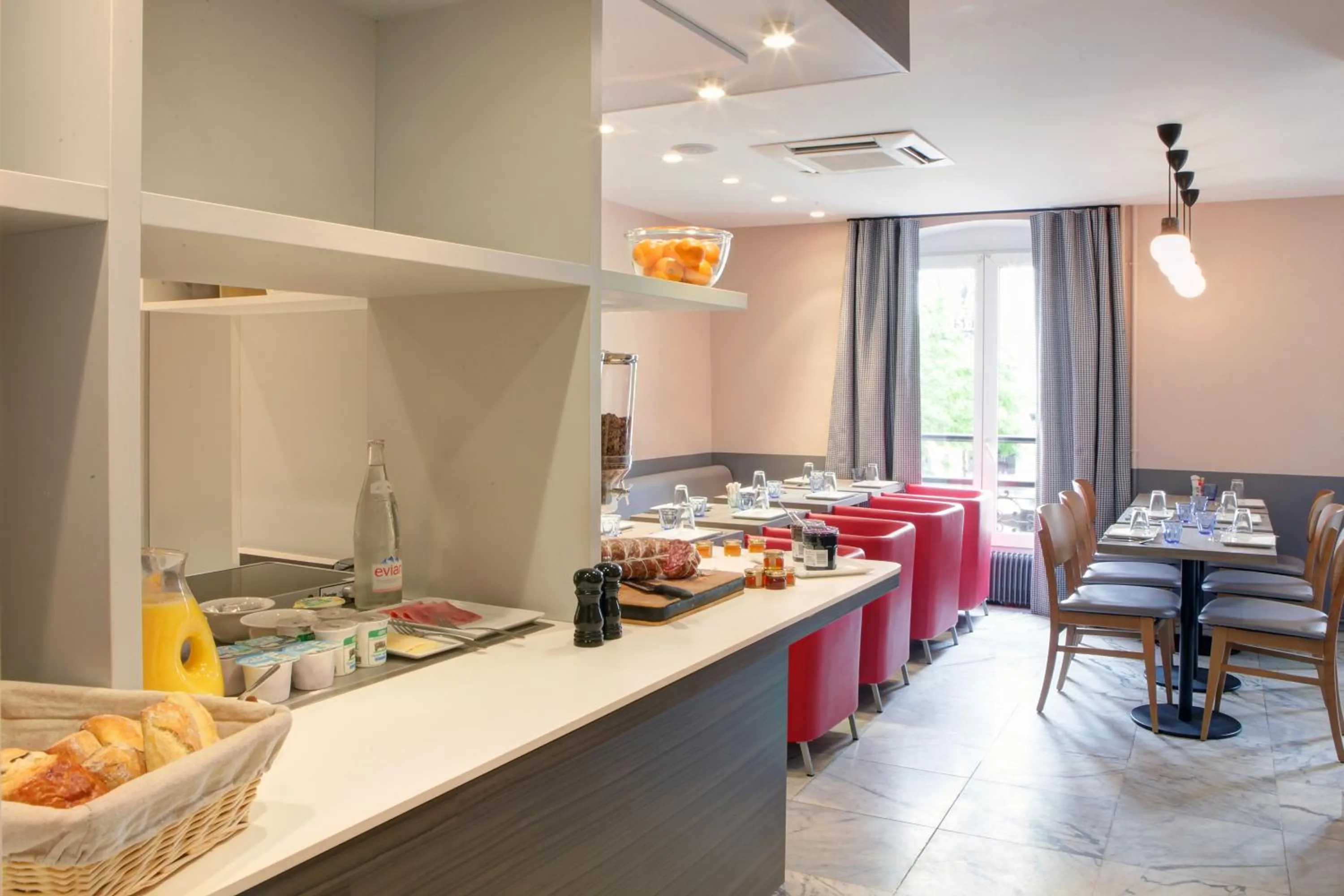 Restaurant/places to eat in Contact Hôtel Alizé Montmartre