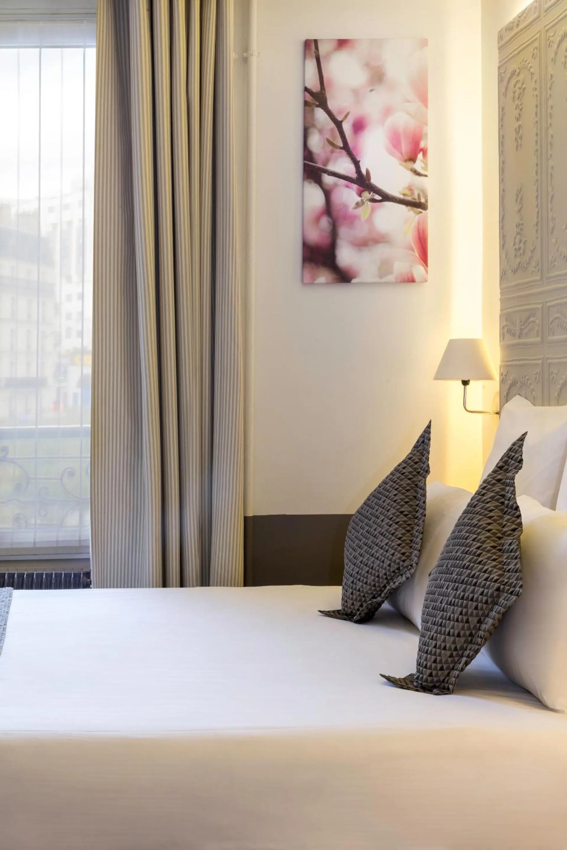 Day, Bed in Contact Hôtel Alizé Montmartre