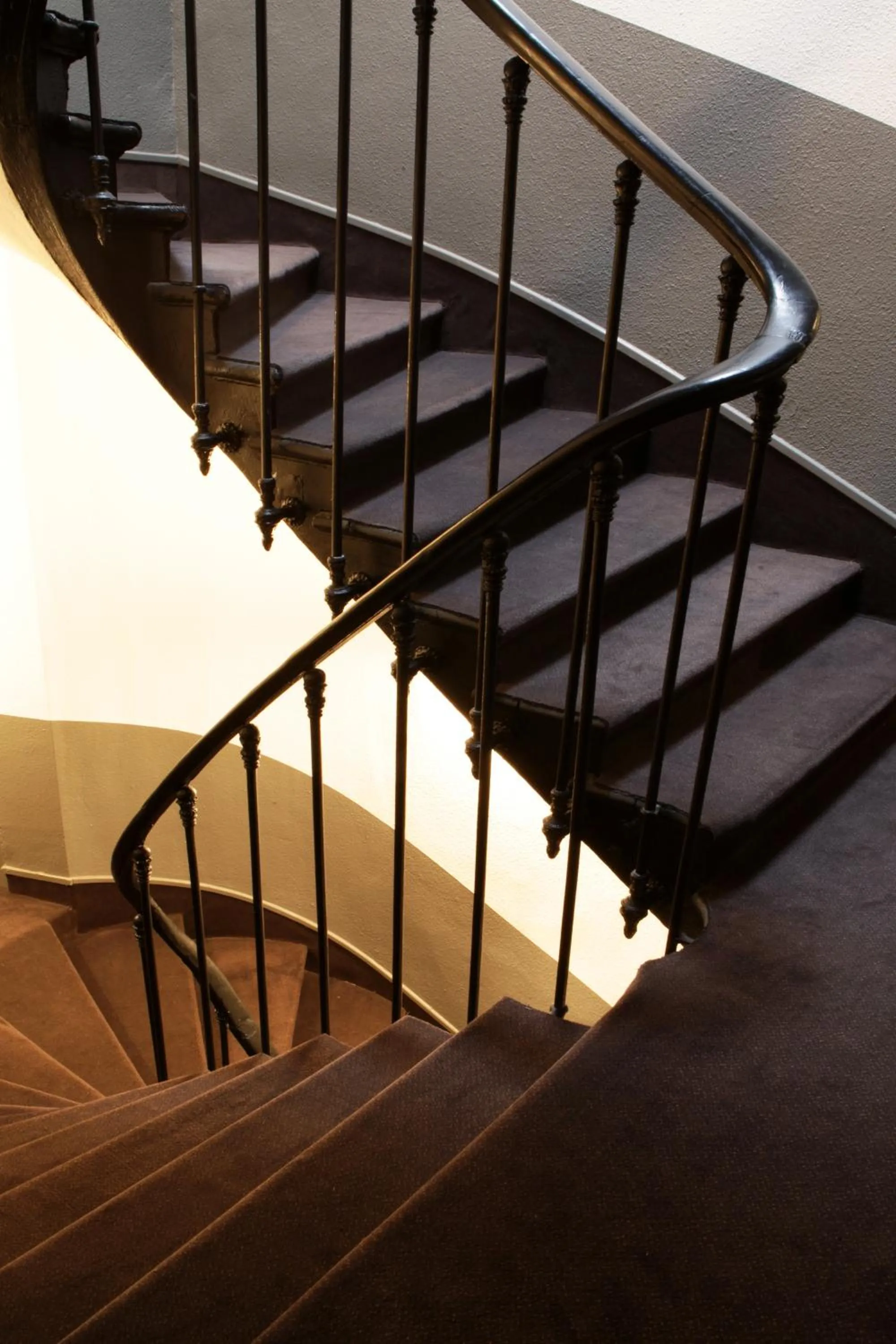 Decorative detail in Contact Hôtel Alizé Montmartre