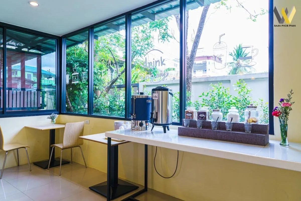Coffee/tea facilities in Baan Phor Phan Hotel