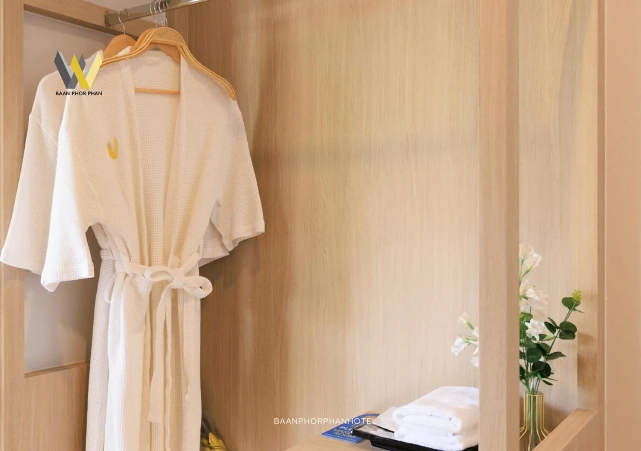 wardrobe in Baan Phor Phan Hotel