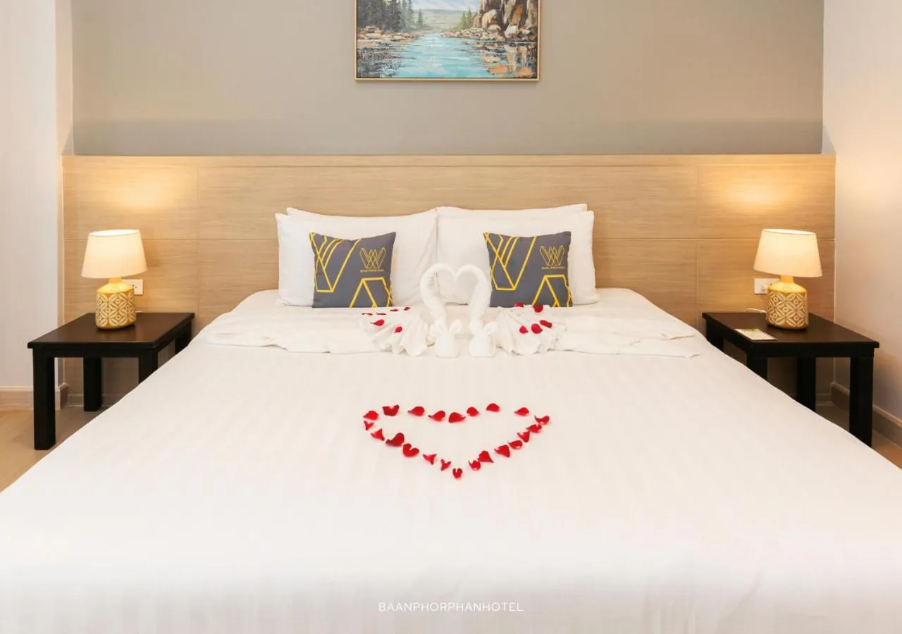 Bed in Baan Phor Phan Hotel