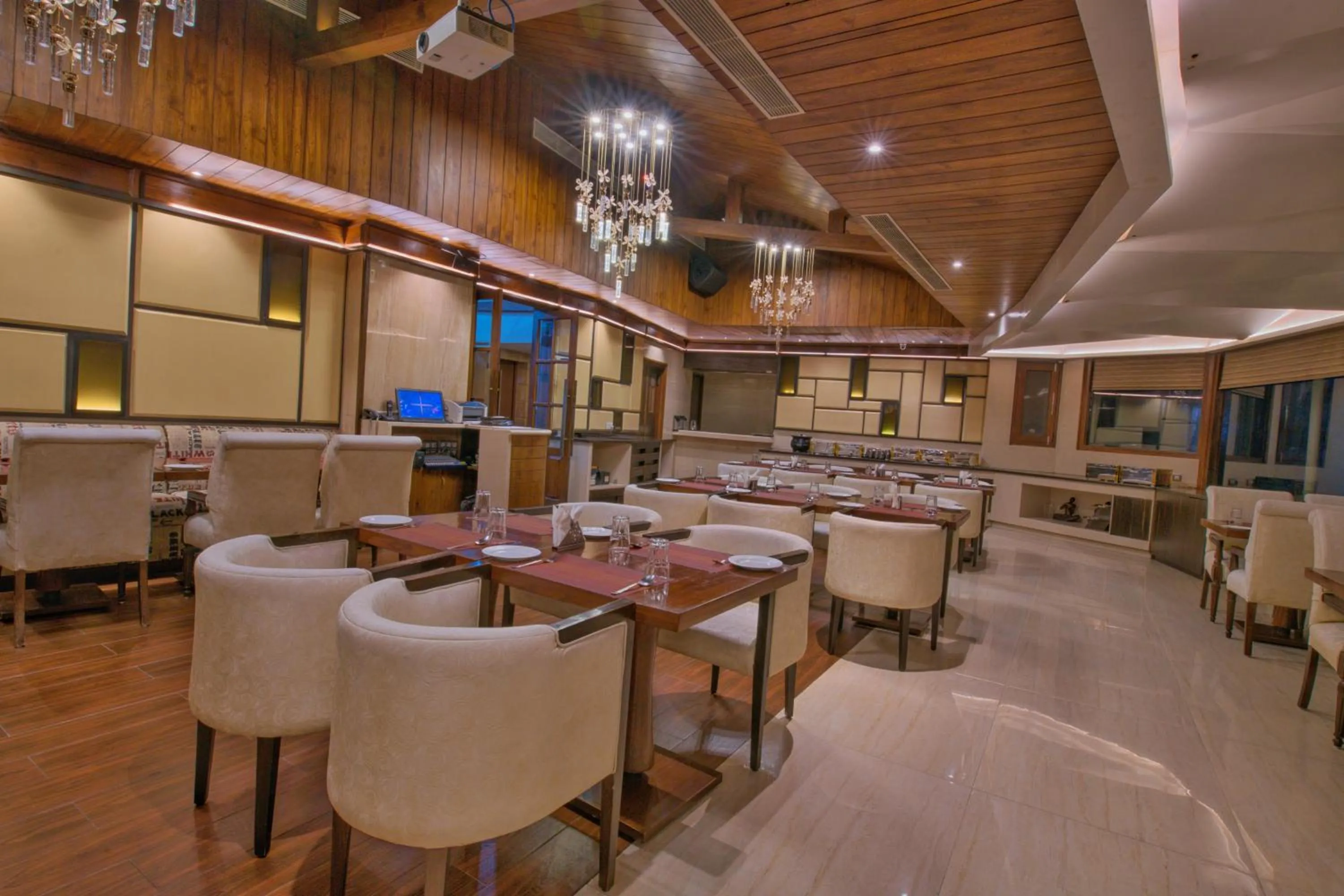 Restaurant/places to eat in The Cedar Grand Hotel and Spa