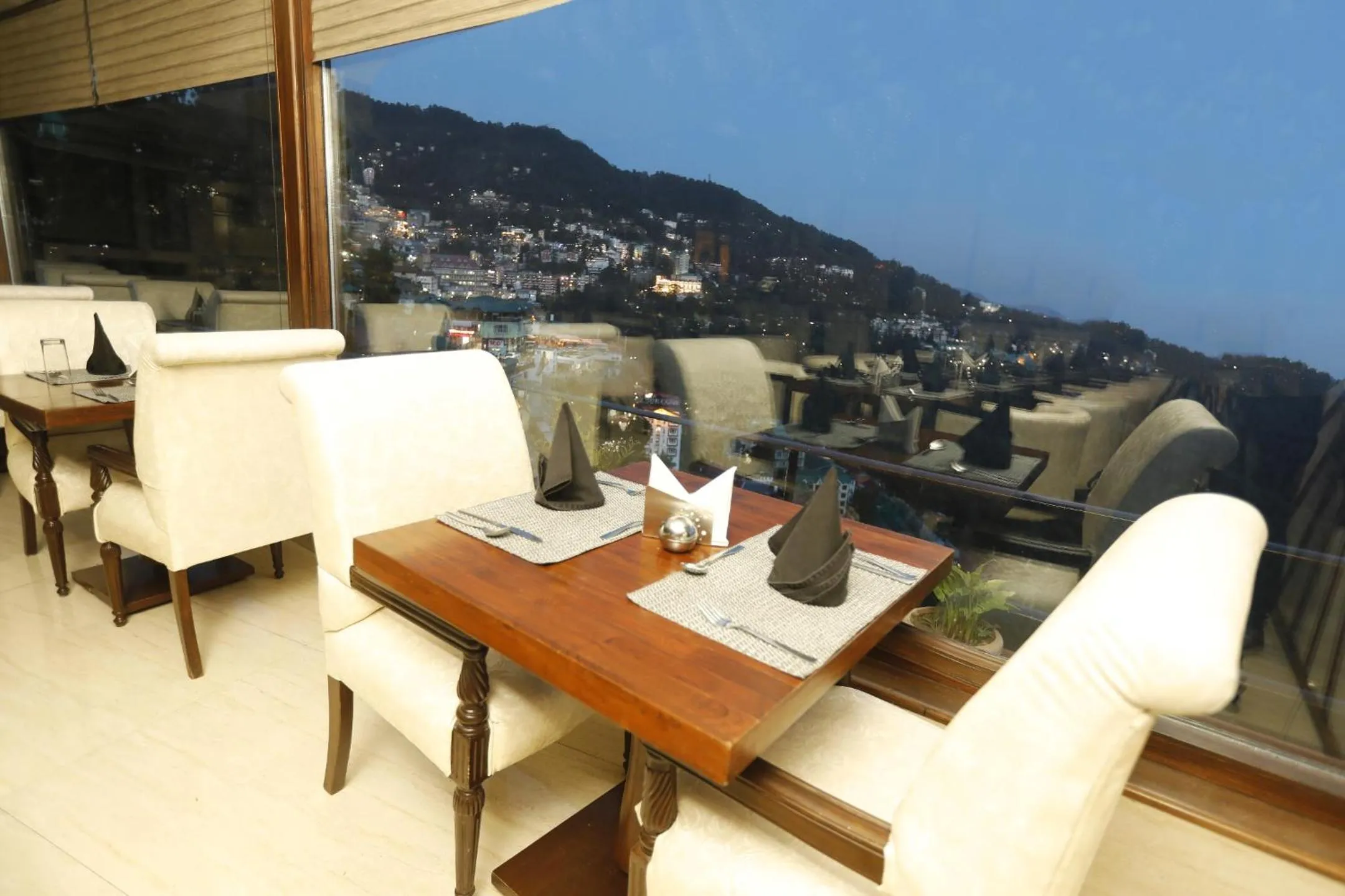 Restaurant/places to eat in The Cedar Grand Hotel and Spa