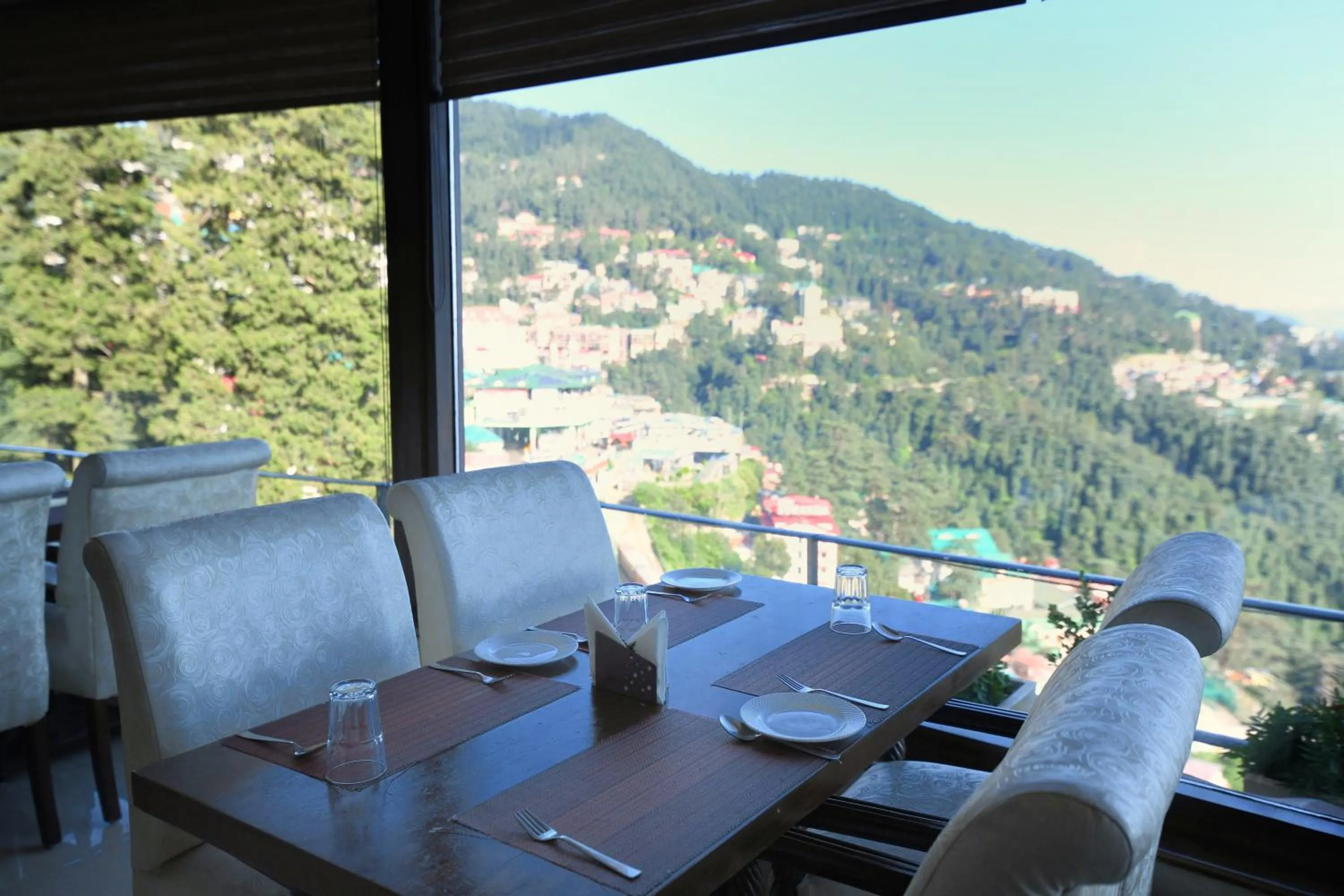 Restaurant/places to eat in The Cedar Grand Hotel and Spa