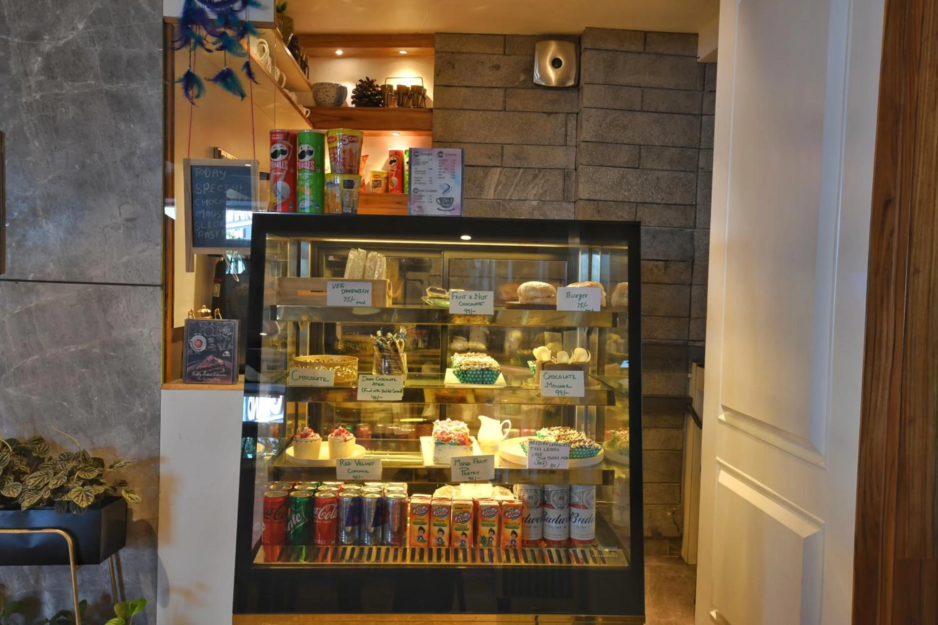 Restaurant/places to eat in The Cedar Grand Hotel and Spa