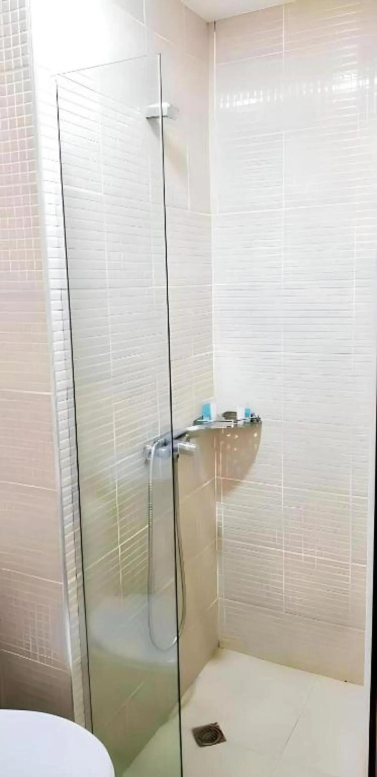 Shower in Diuma Hotel