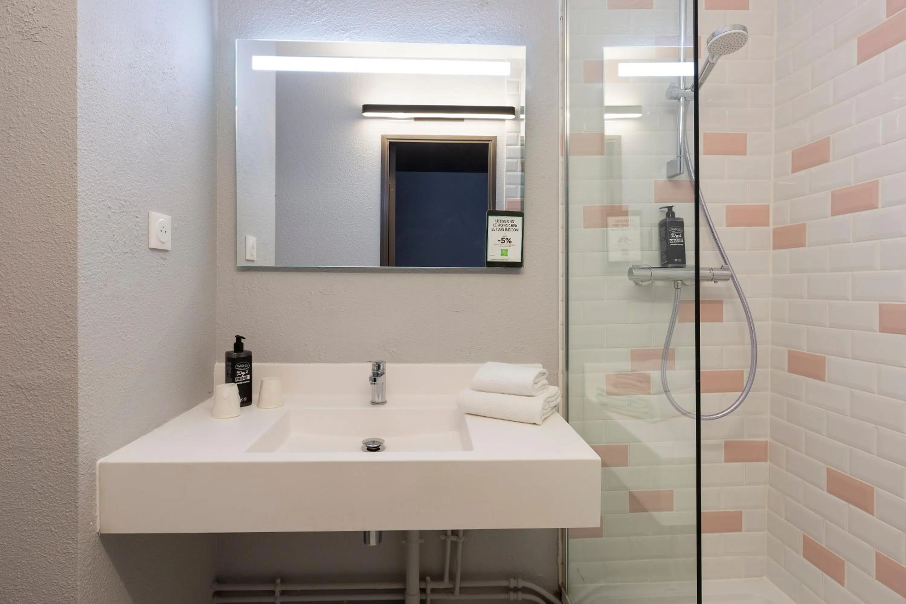 Bathroom in Ibis Styles Toulouse Centre Canal du Midi