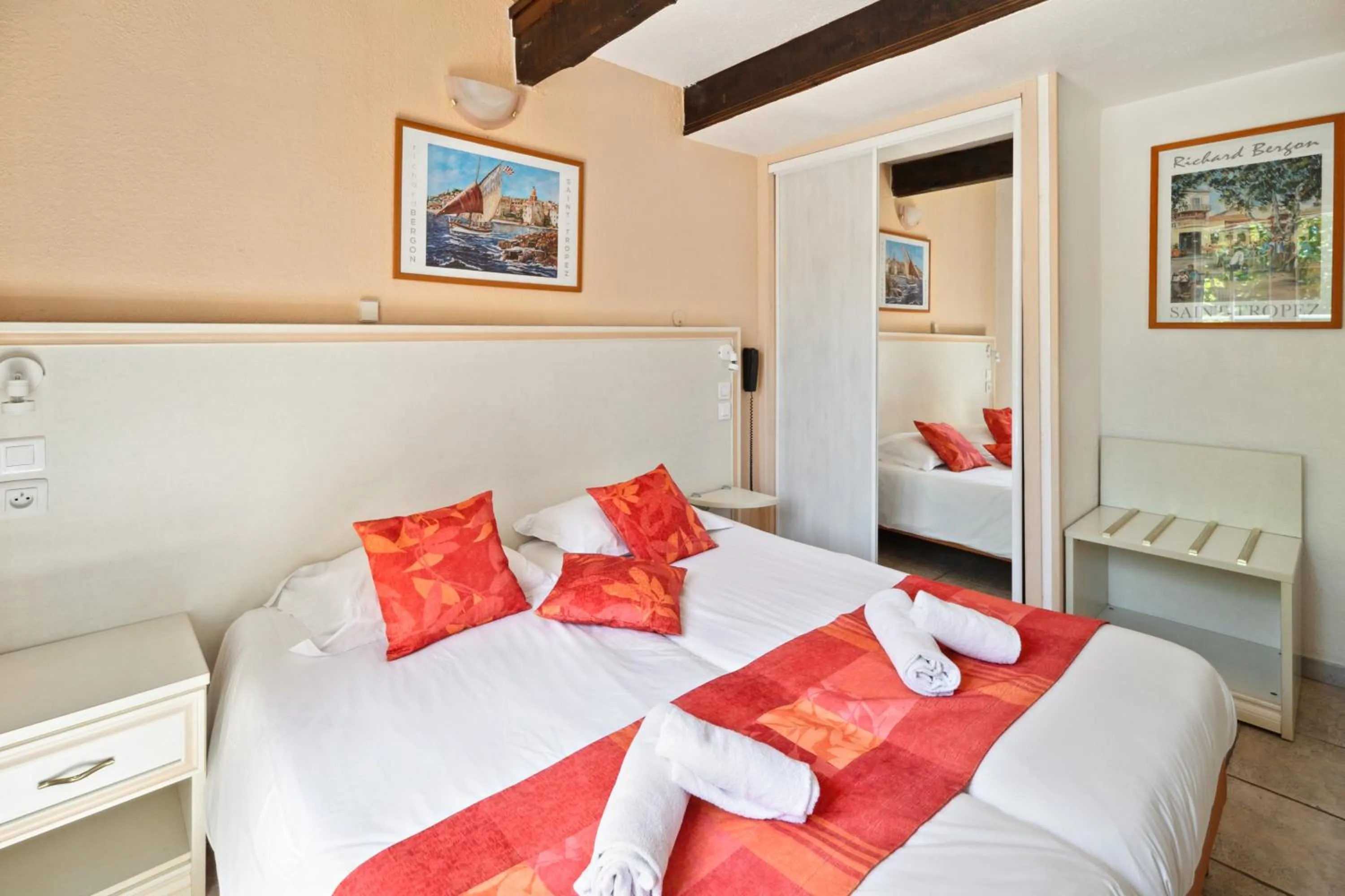 Bed in Hôtel La Nartelle