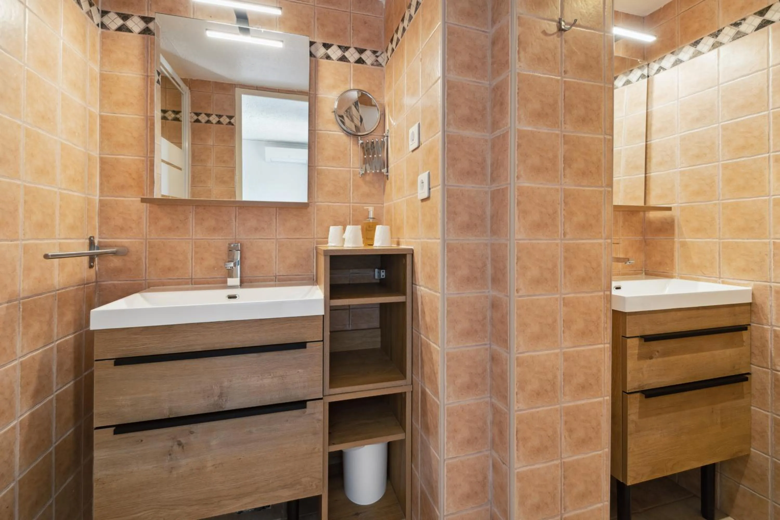 Bathroom in Hôtel La Nartelle