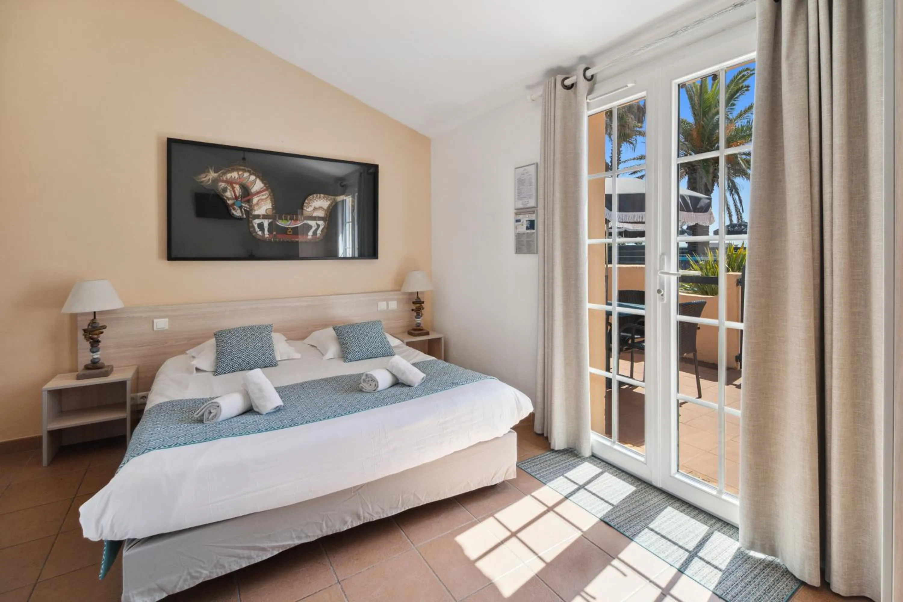 Bedroom, Bed in Hôtel La Nartelle