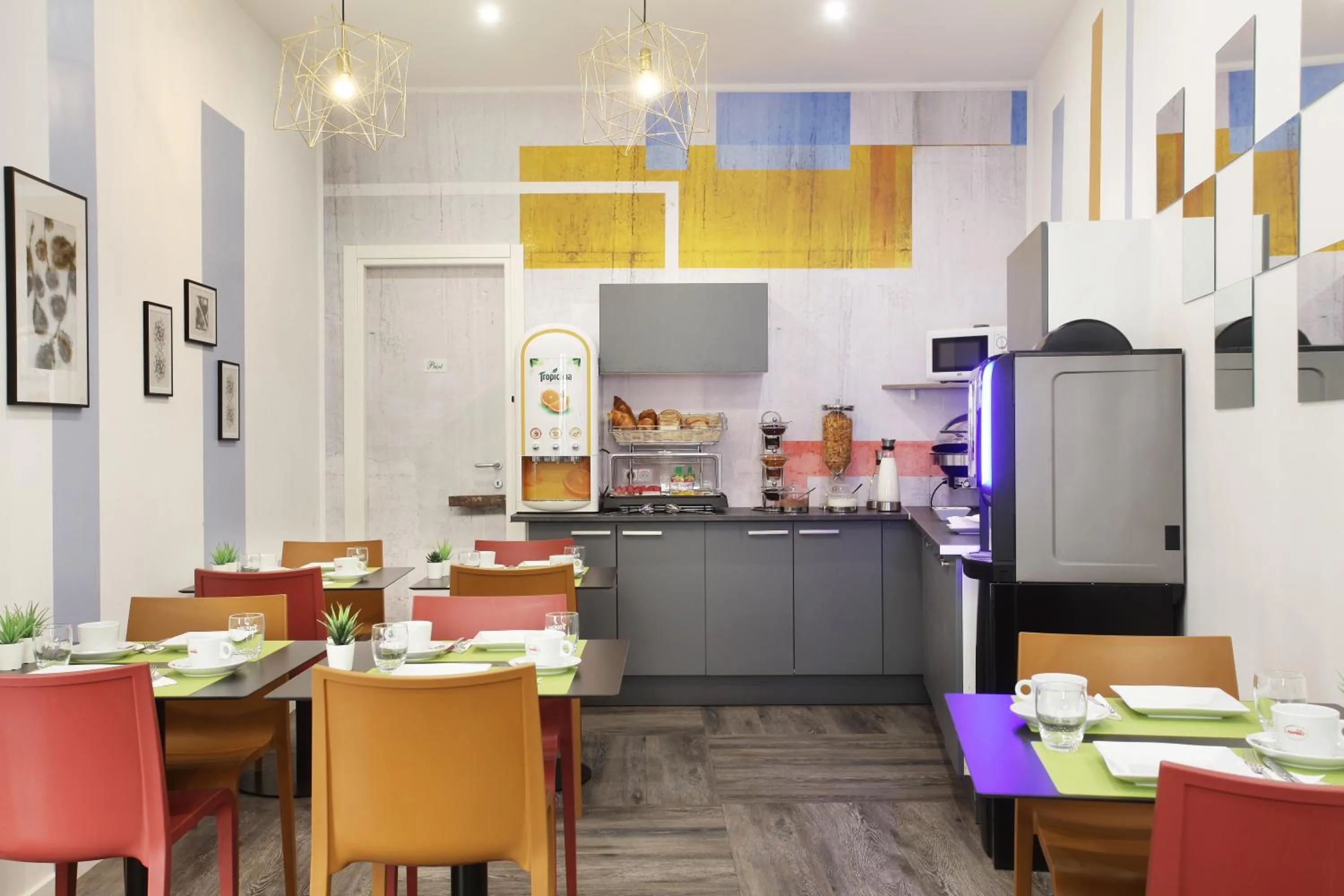 Breakfast in Hôtel Alcôve Nice