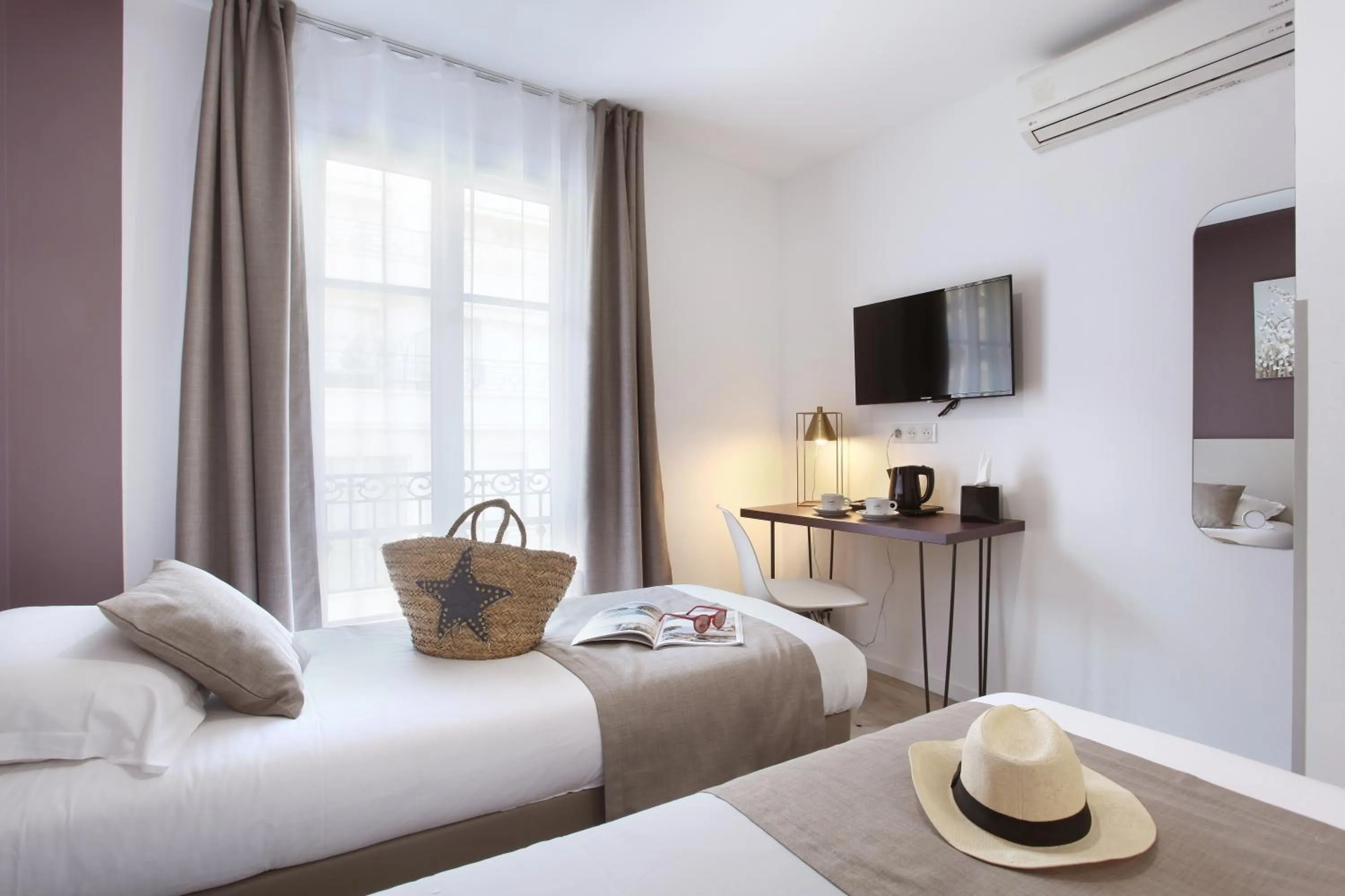 Bed in Hôtel Alcôve Nice