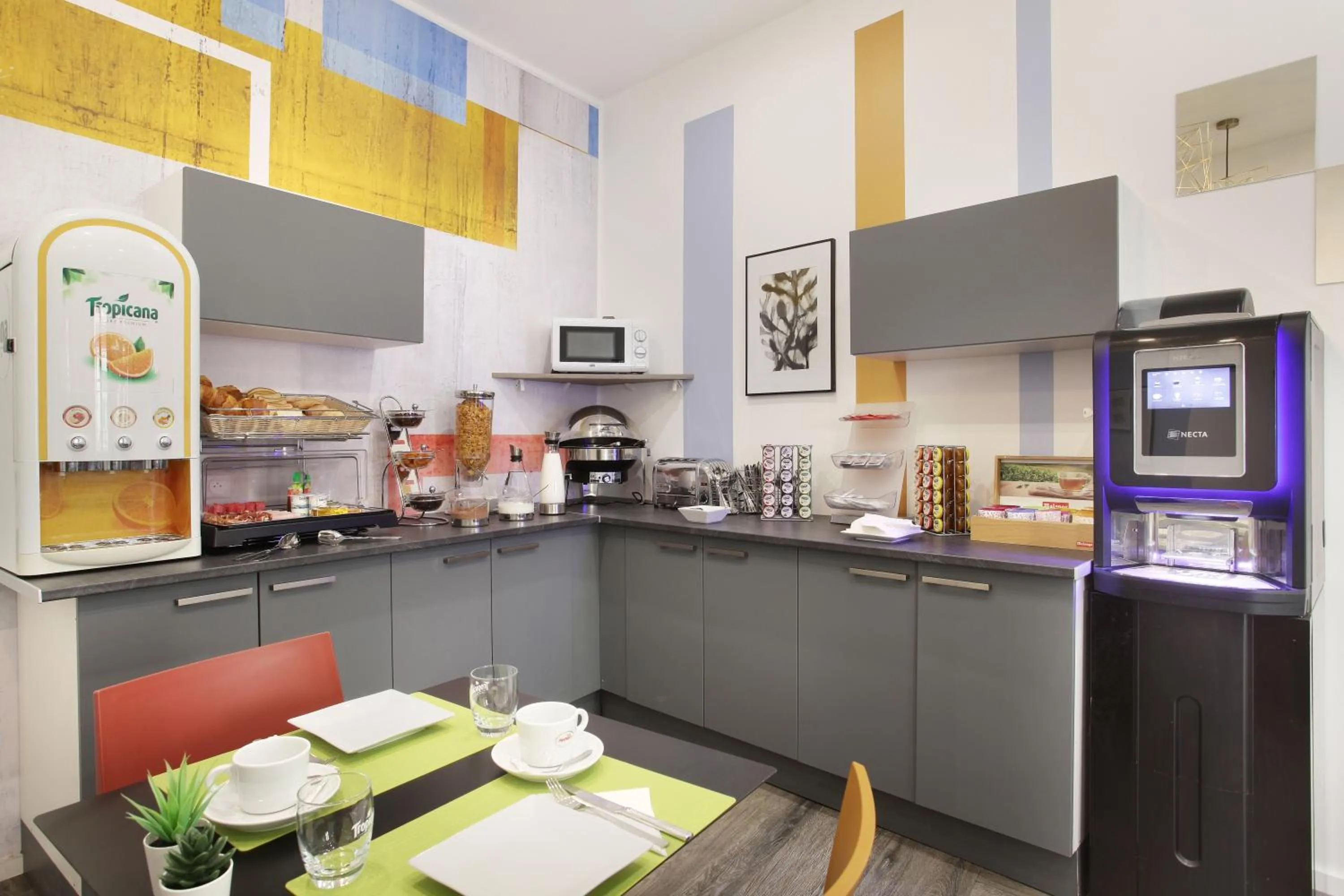 Breakfast in Hôtel Alcôve Nice