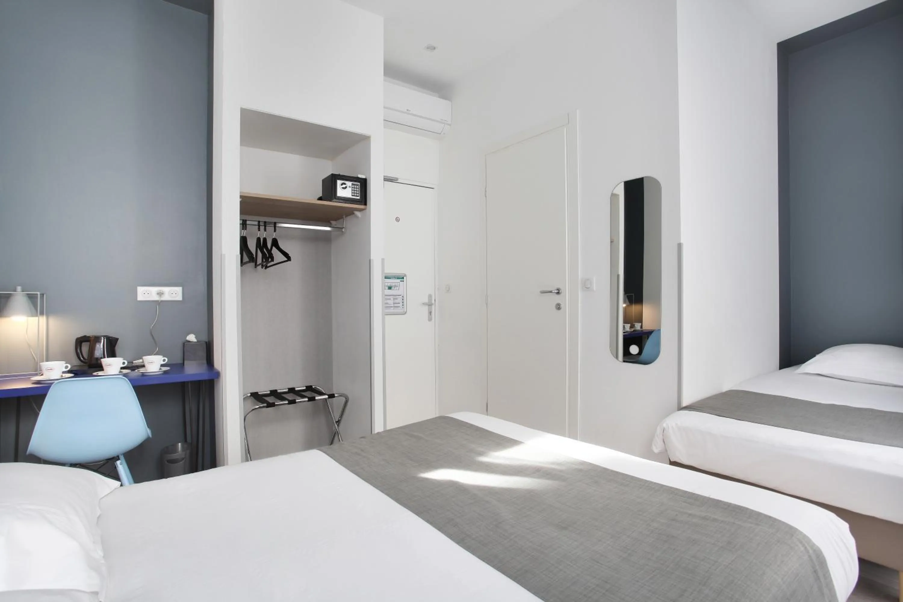 Bed in Hôtel Alcôve Nice