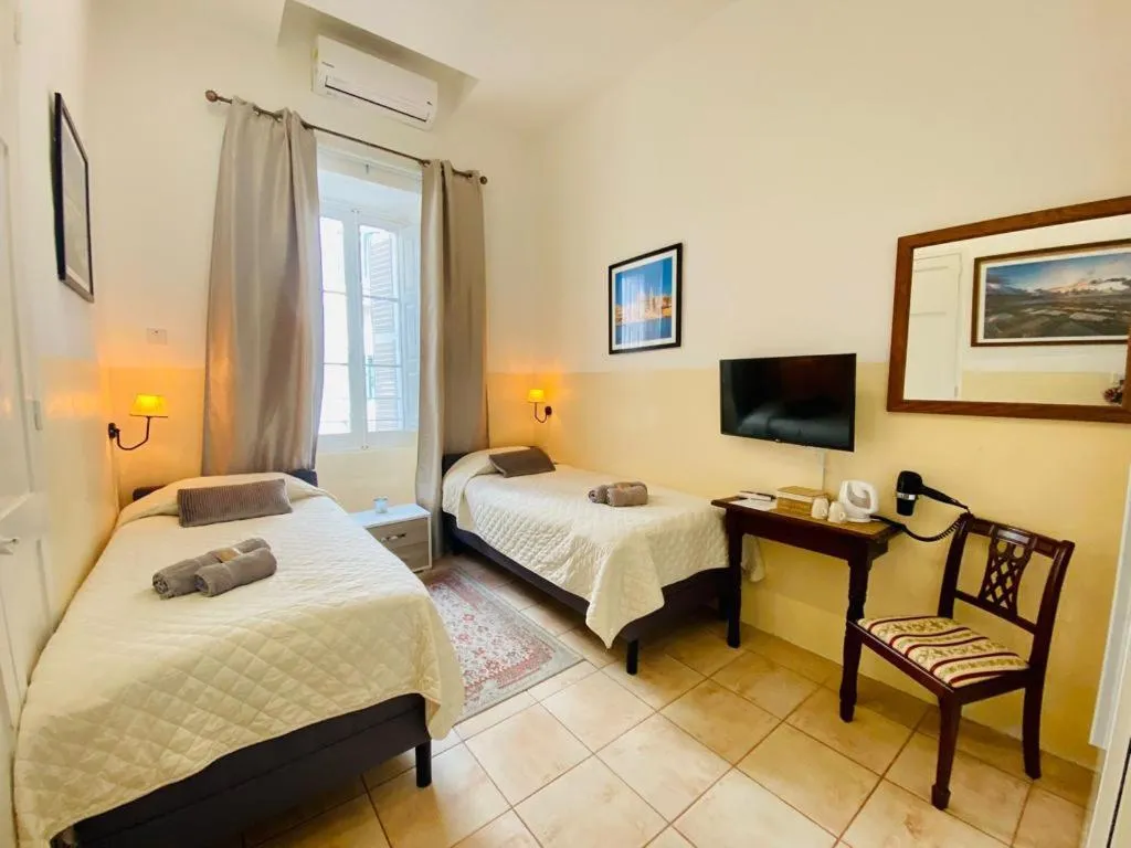 TV and multimedia, Bed in The Maltese Sun