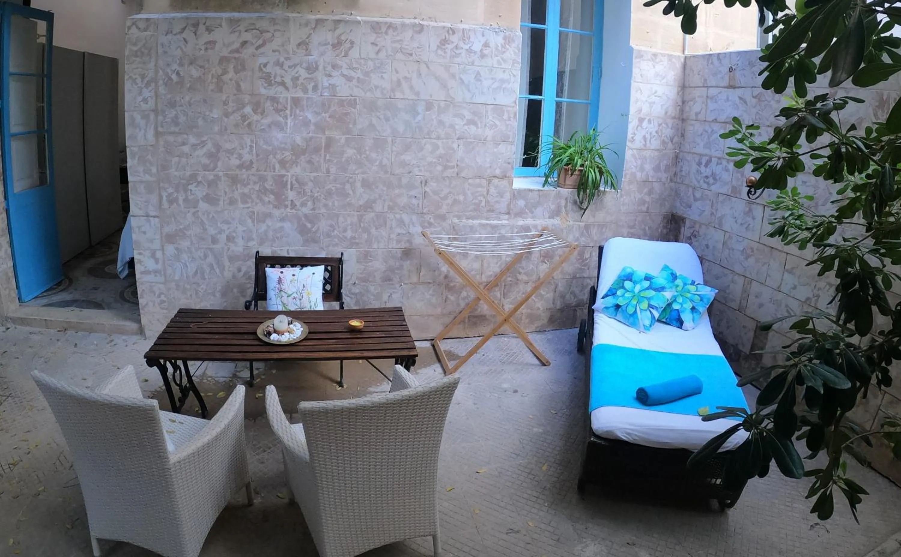 Patio, Bed in The Maltese Sun
